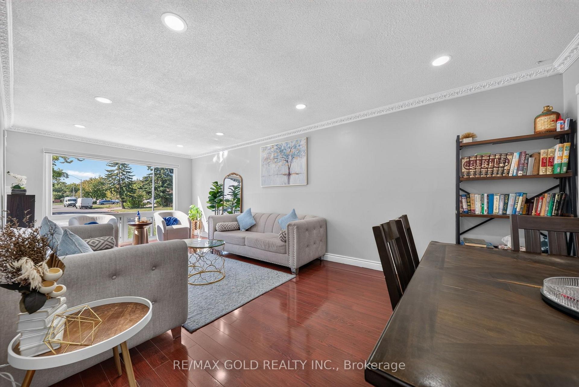 Photo 7 of 64 Drake Boulevard, Brampton, Southgate — HOMEH