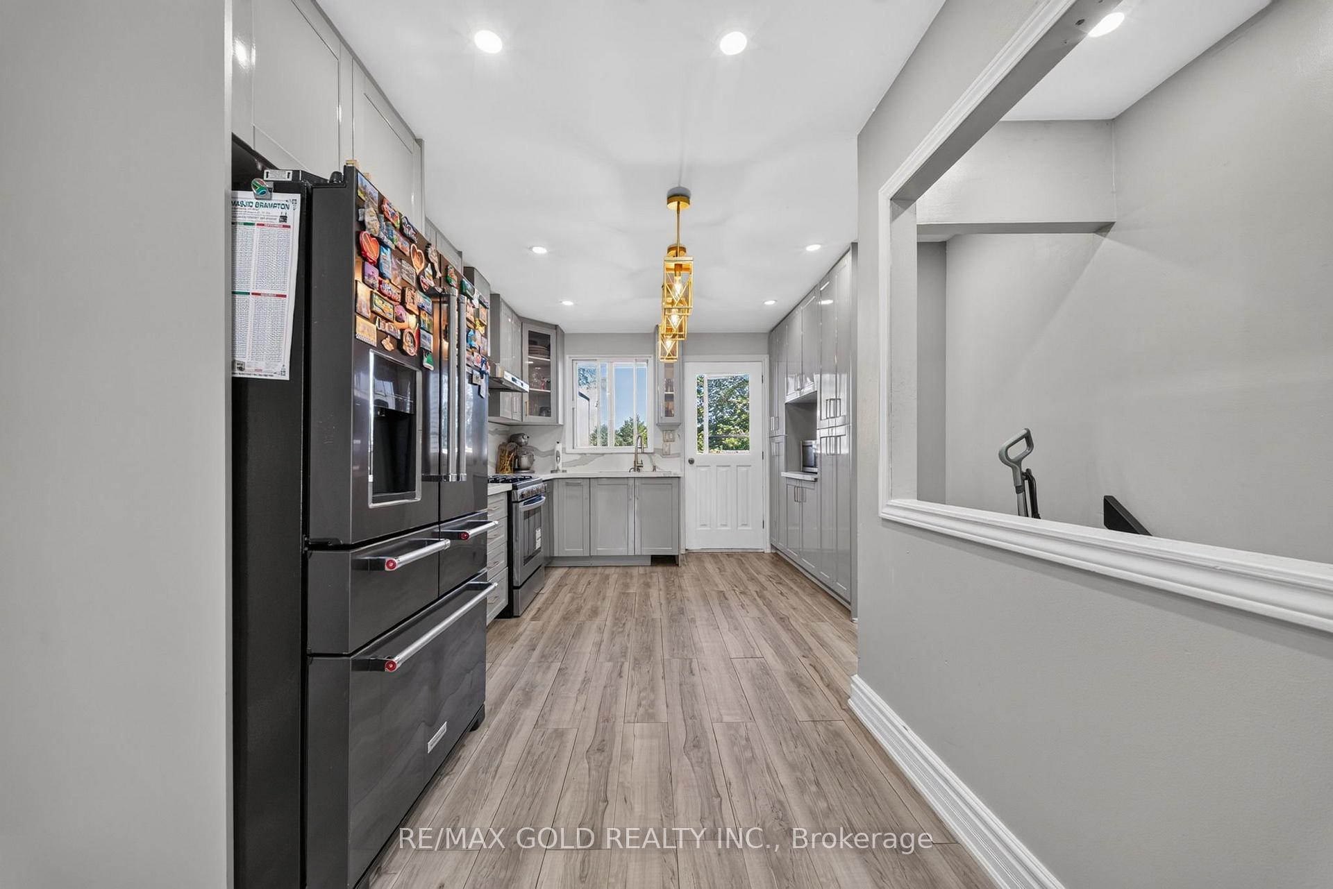 Photo 9 of 64 Drake Boulevard, Brampton, Southgate — HOMEH
