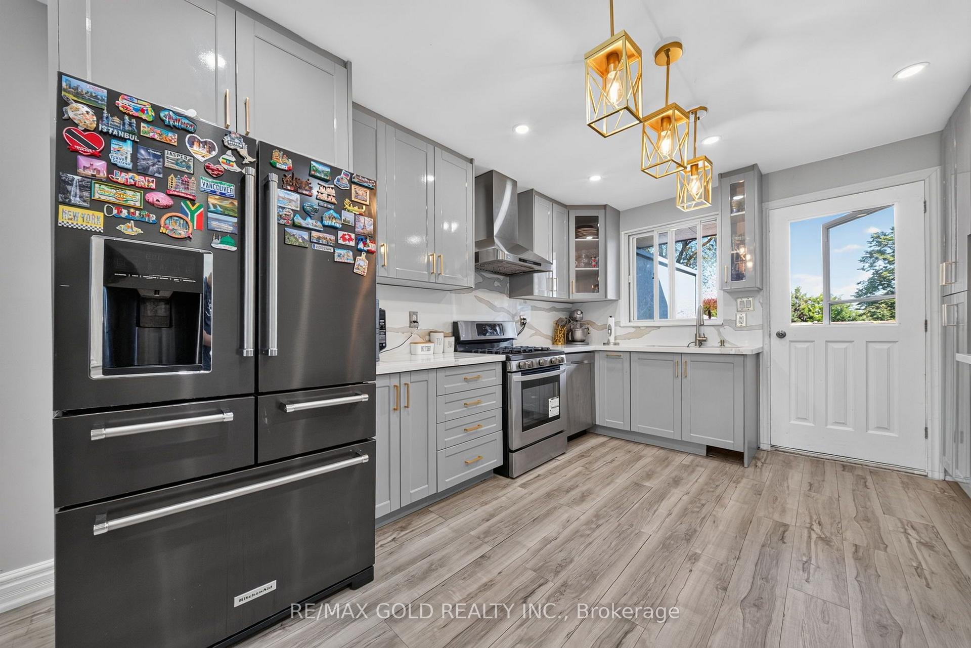 Photo 10 of 64 Drake Boulevard, Brampton, Southgate — HOMEH
