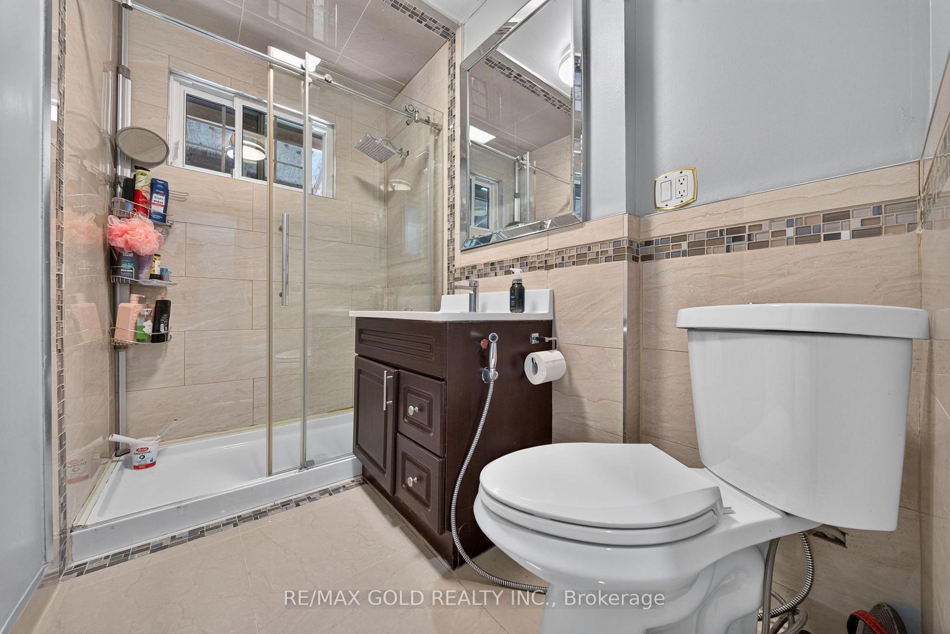 Photo 18 of 64 Drake Boulevard, Brampton, Southgate — HOMEH