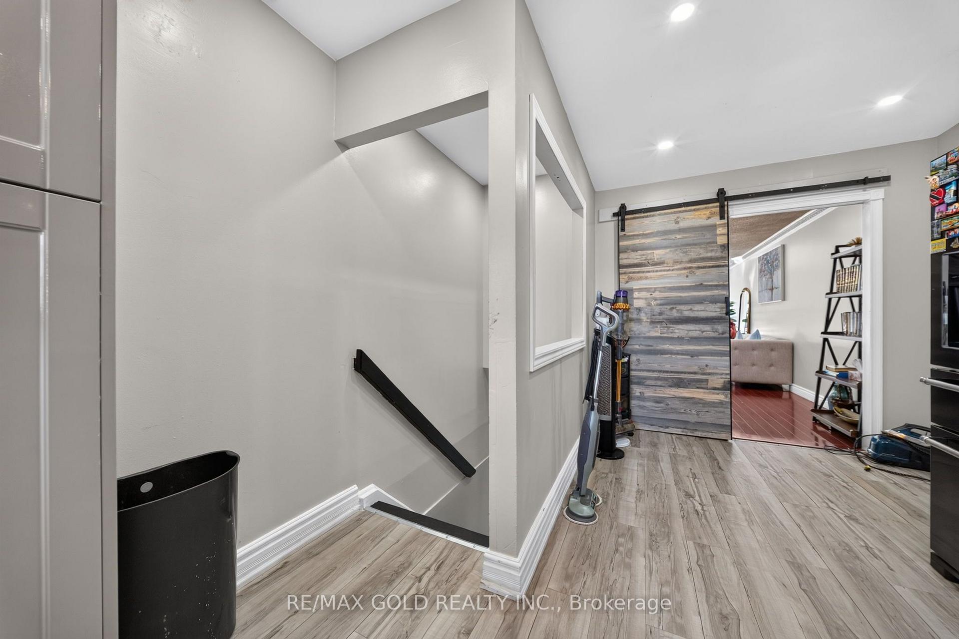 Photo 21 of 64 Drake Boulevard, Brampton, Southgate — HOMEH