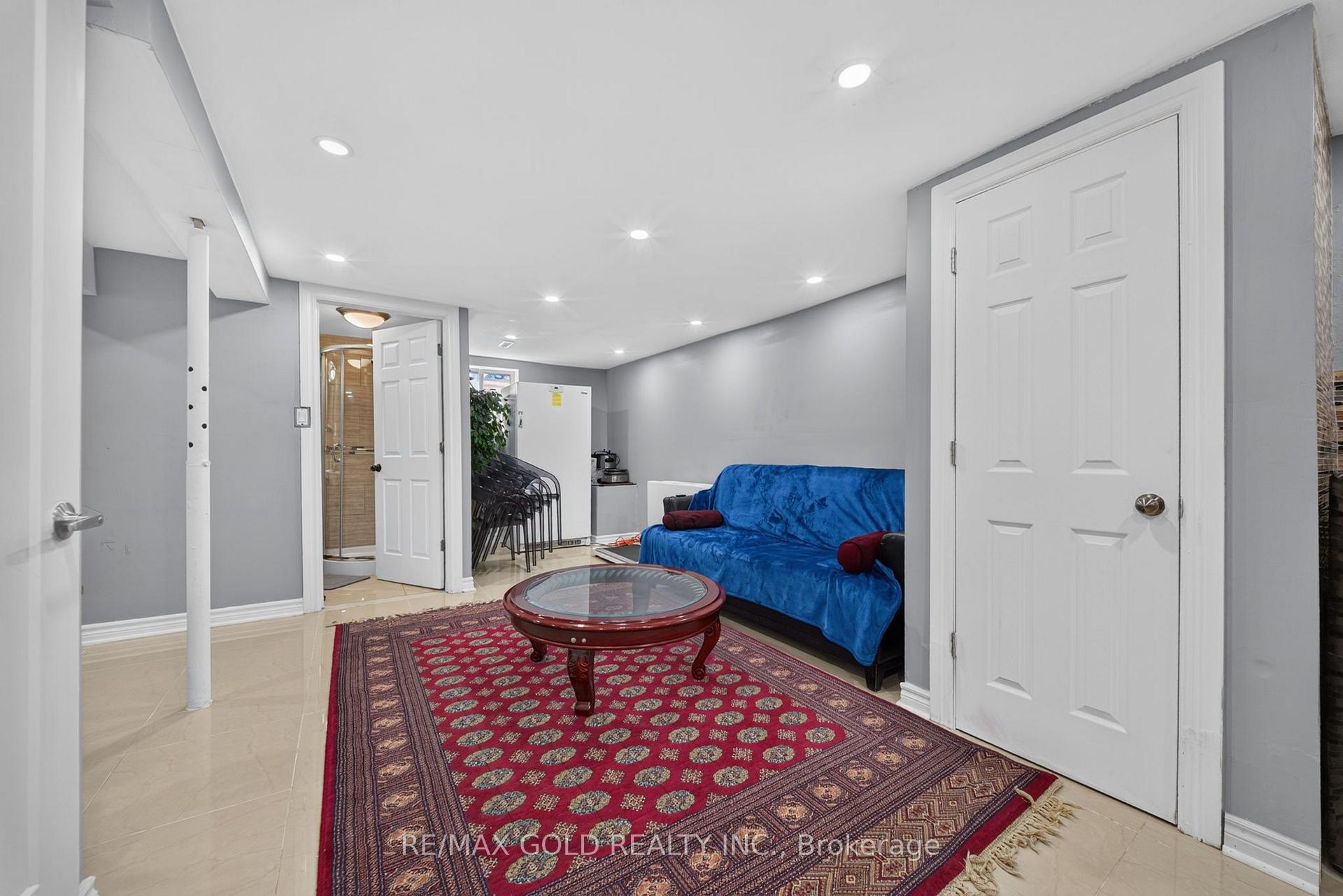 Photo 23 of 64 Drake Boulevard, Brampton, Southgate — HOMEH