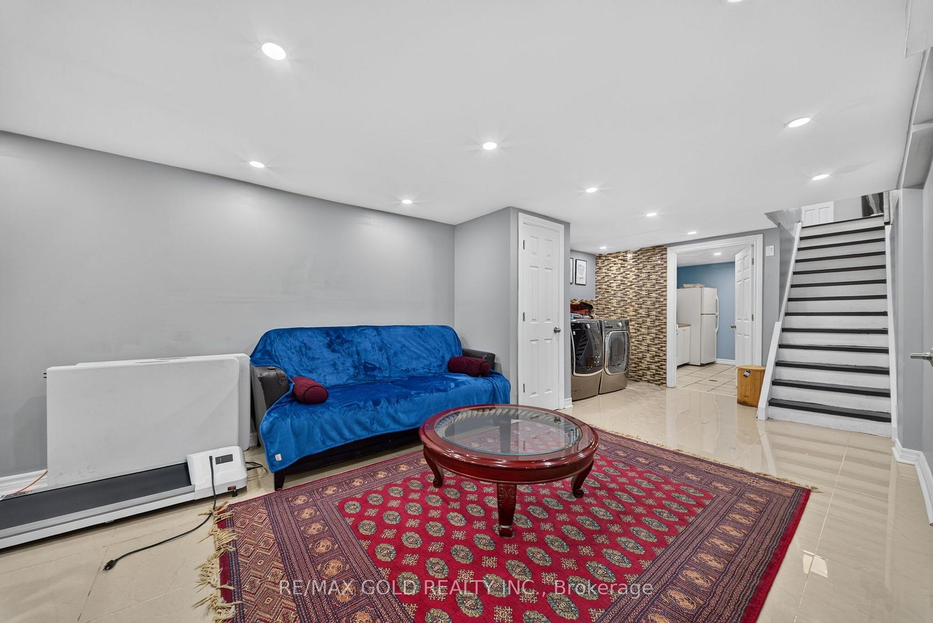 Photo 24 of 64 Drake Boulevard, Brampton, Southgate — HOMEH