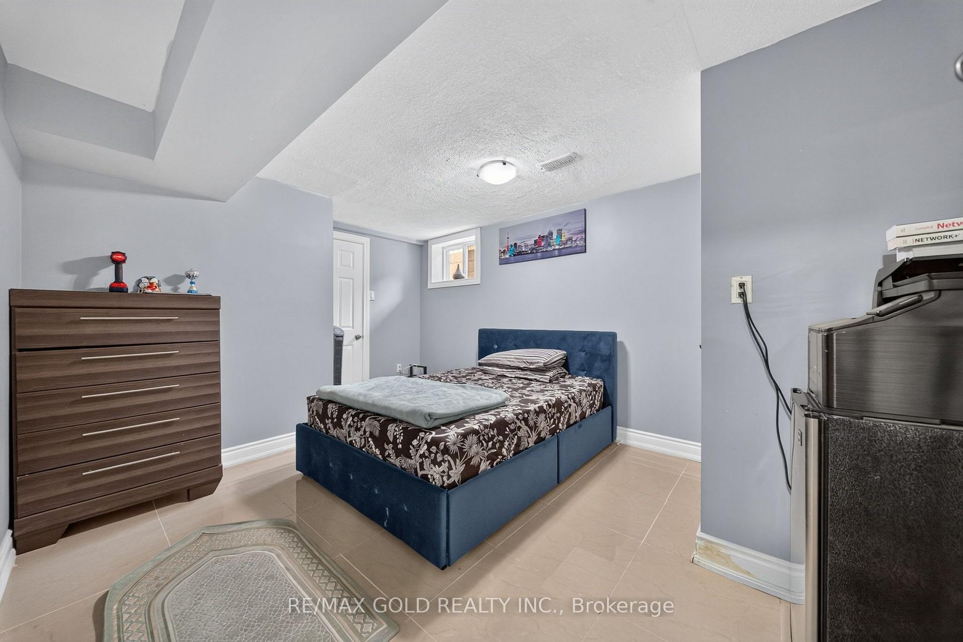 Photo 27 of 64 Drake Boulevard, Brampton, Southgate — HOMEH