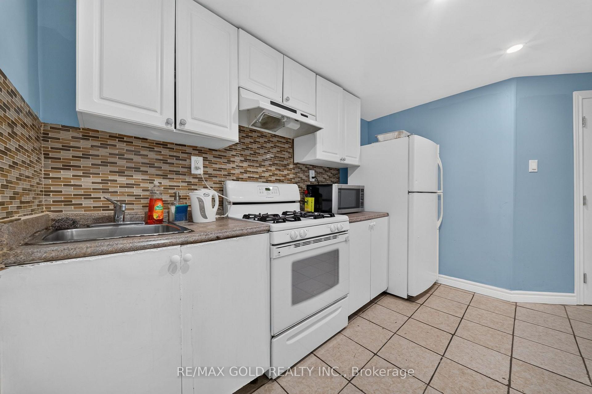 Photo 32 of 64 Drake Boulevard, Brampton, Southgate — HOMEH