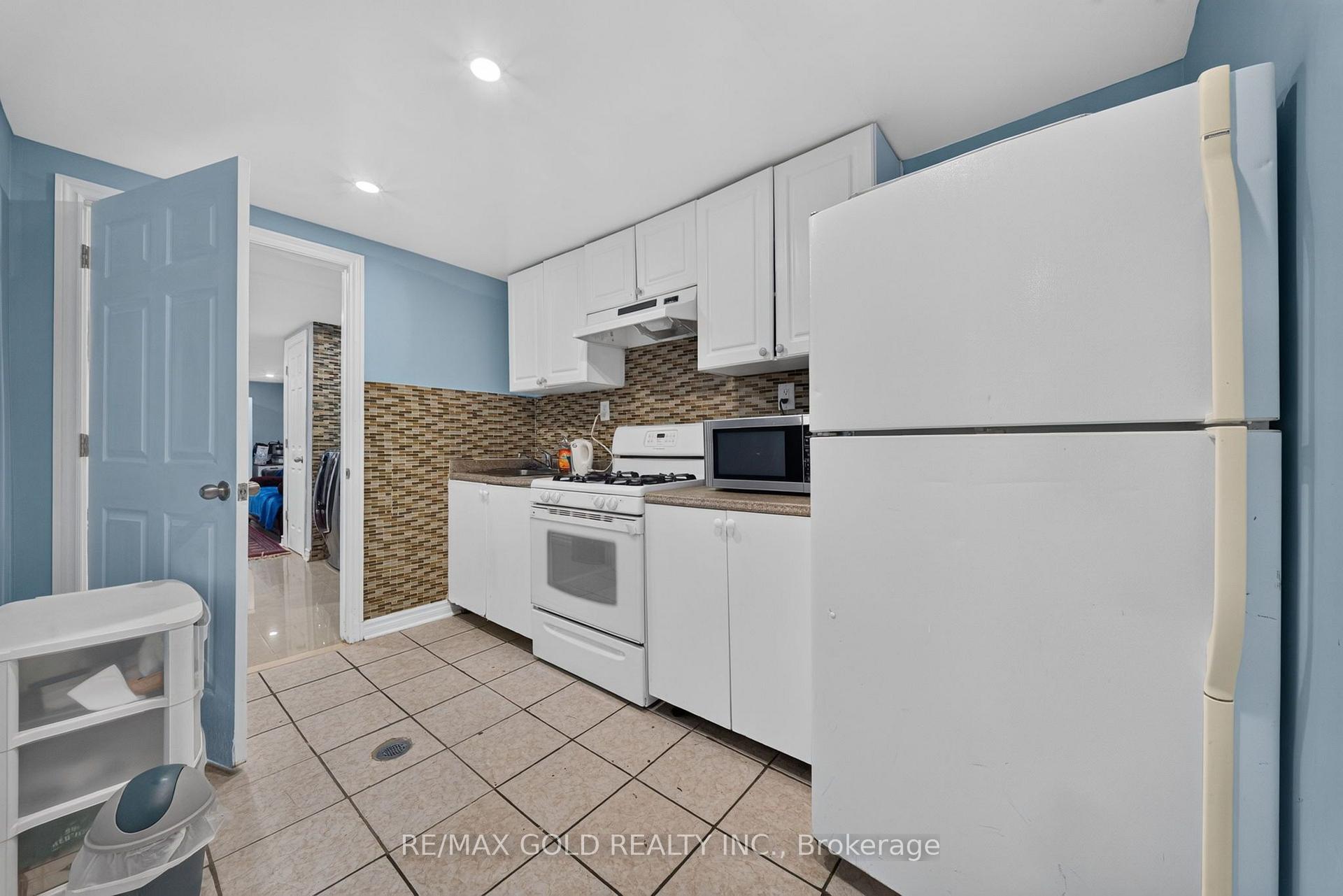 Photo 33 of 64 Drake Boulevard, Brampton, Southgate — HOMEH