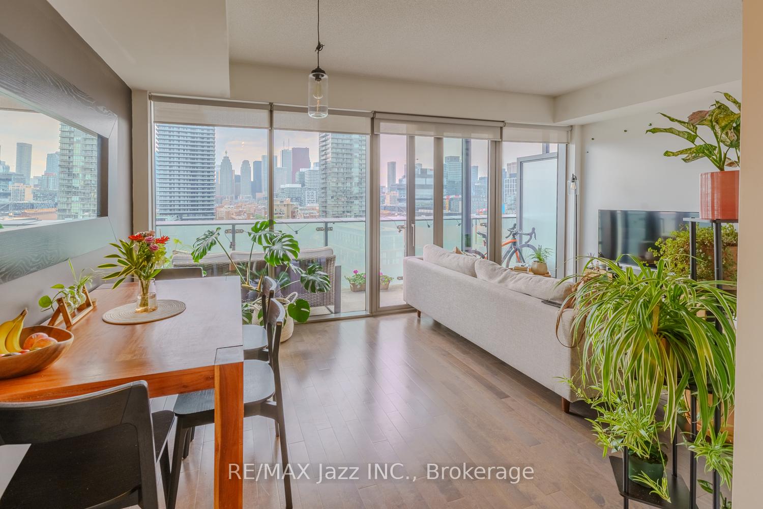 Photo 3 of Unit 1409, 70 Distillery Lane, Toronto, Waterfront Communities — HOMEH