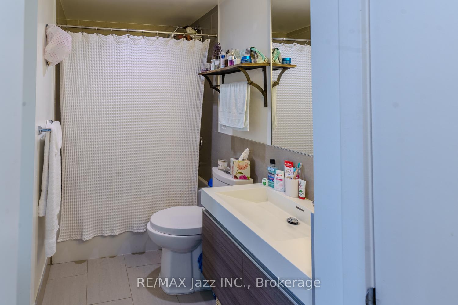 Photo 5 of Unit 1409, 70 Distillery Lane, Toronto, Waterfront Communities — HOMEH