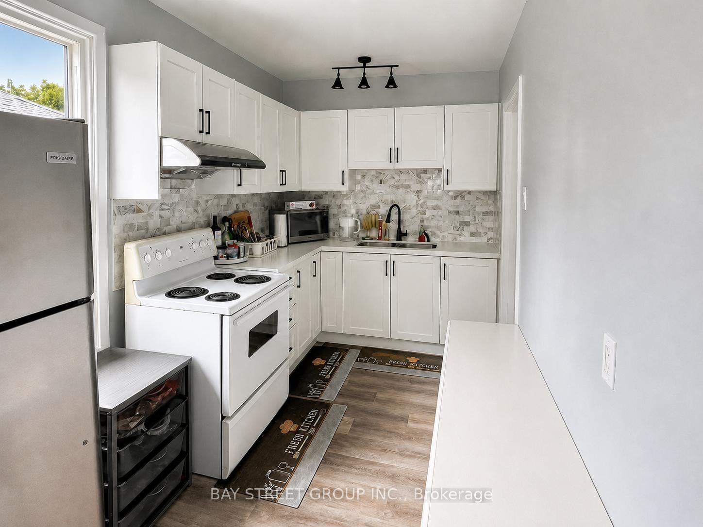 Photo 5 of 188 Haddon Avenue S, Hamilton, Ainslie Wood — HOMEH