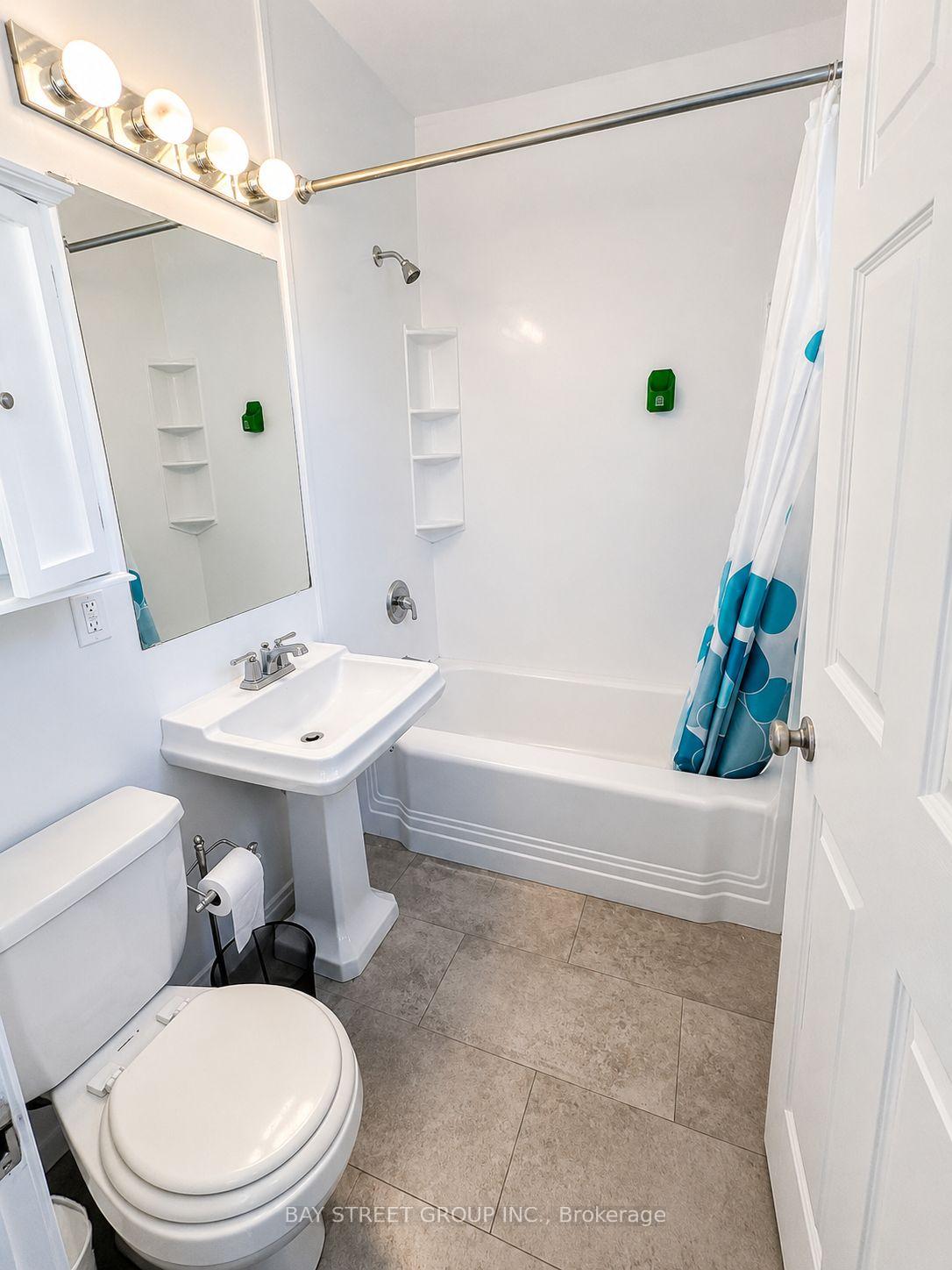 Photo 6 of 188 Haddon Avenue S, Hamilton, Ainslie Wood — HOMEH