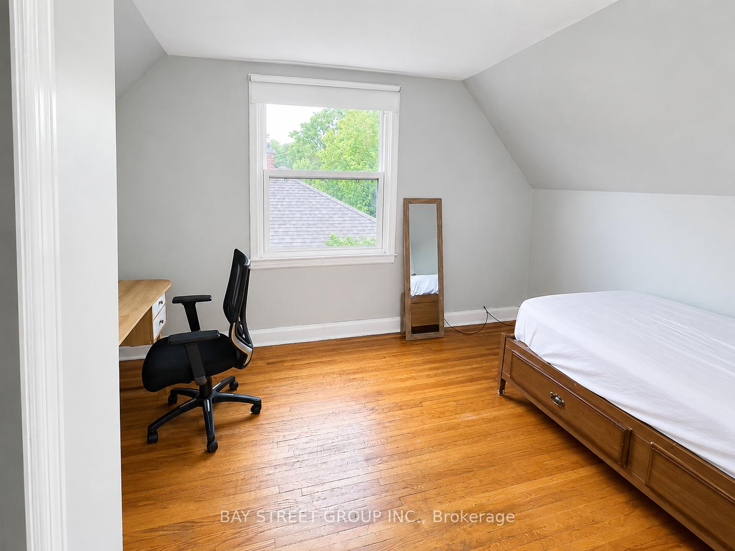 Photo 8 of 188 Haddon Avenue S, Hamilton, Ainslie Wood — HOMEH