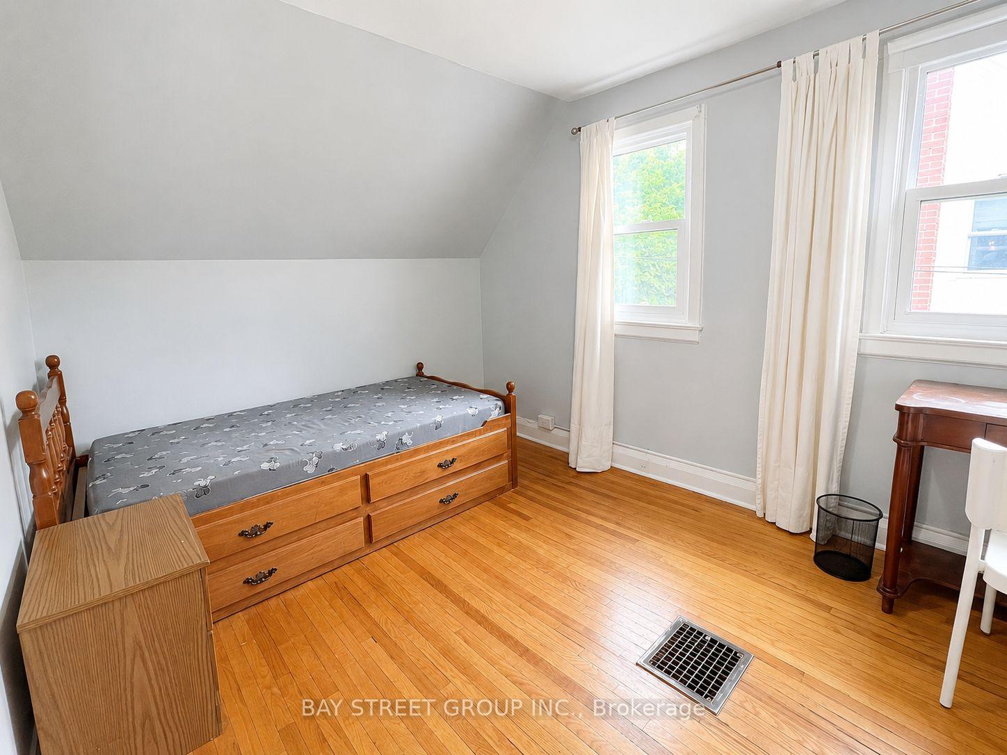 Photo 10 of 188 Haddon Avenue S, Hamilton, Ainslie Wood — HOMEH