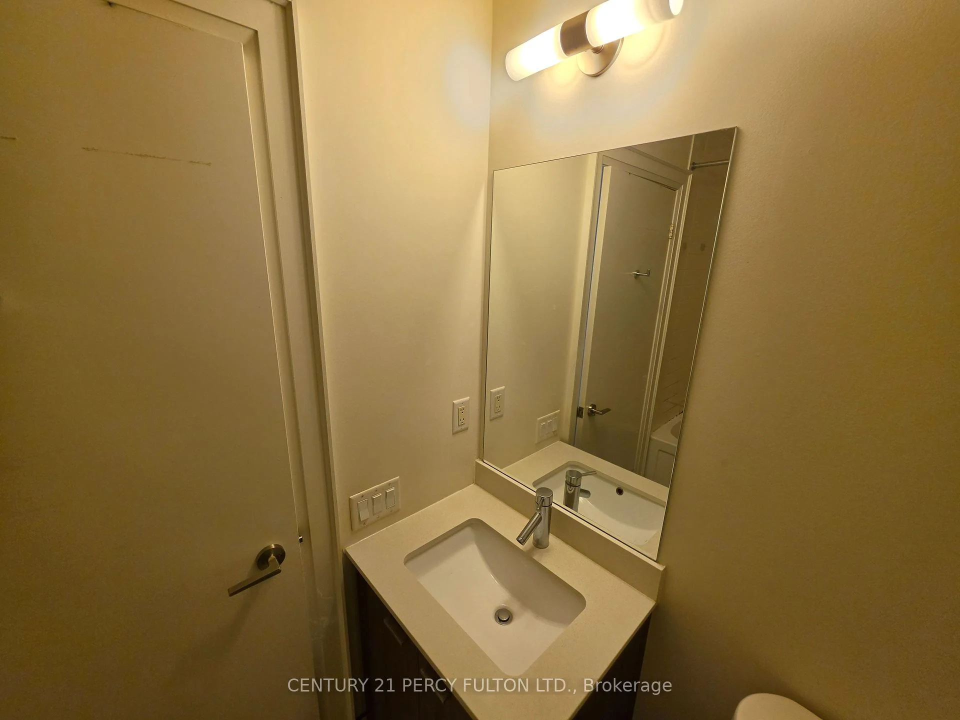 Photo 9 of Unit 2402, 30 Roehampton Avenue, Toronto, Mount Pleasant West — HOMEH