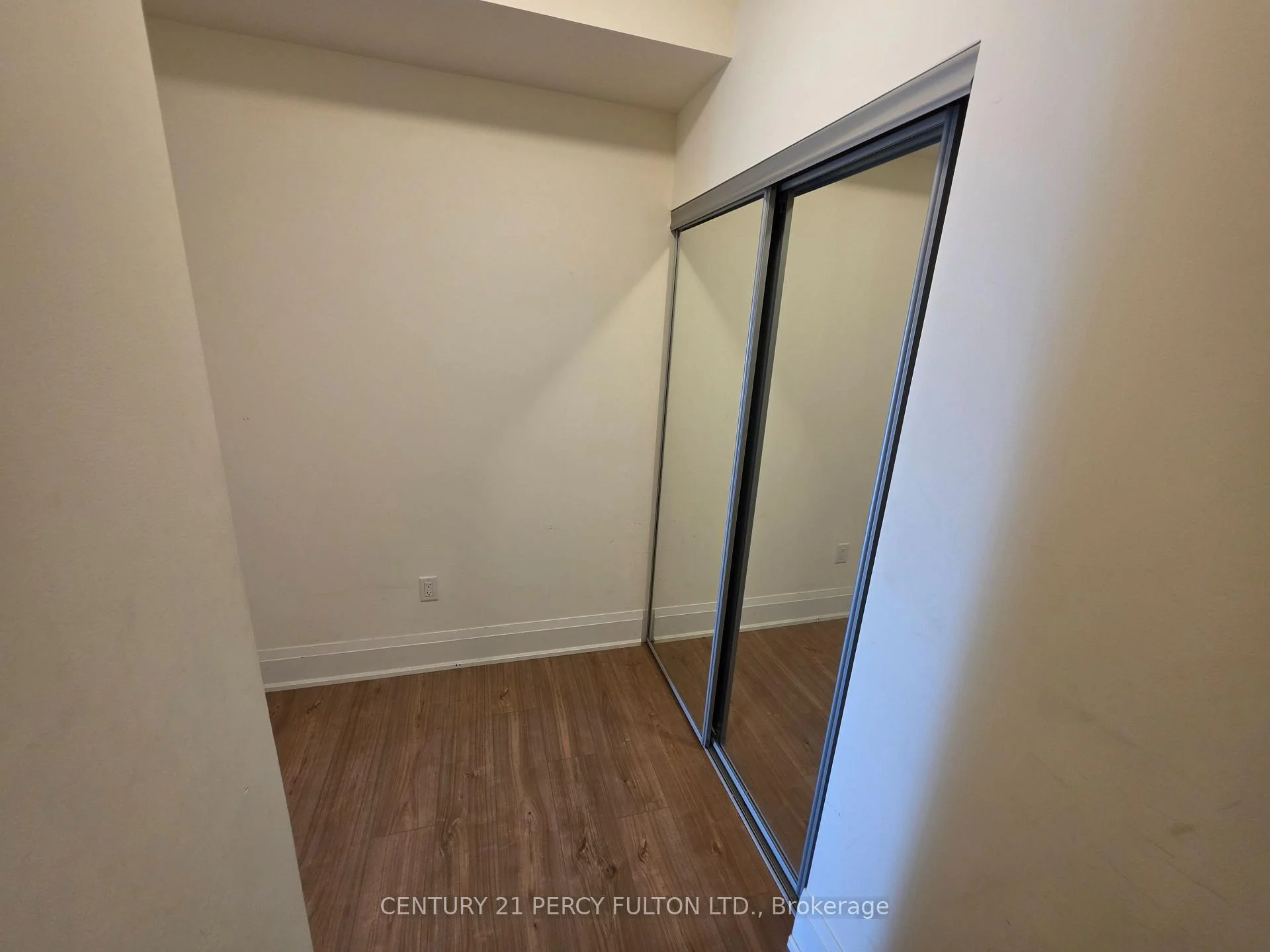 Photo 10 of Unit 2402, 30 Roehampton Avenue, Toronto, Mount Pleasant West — HOMEH