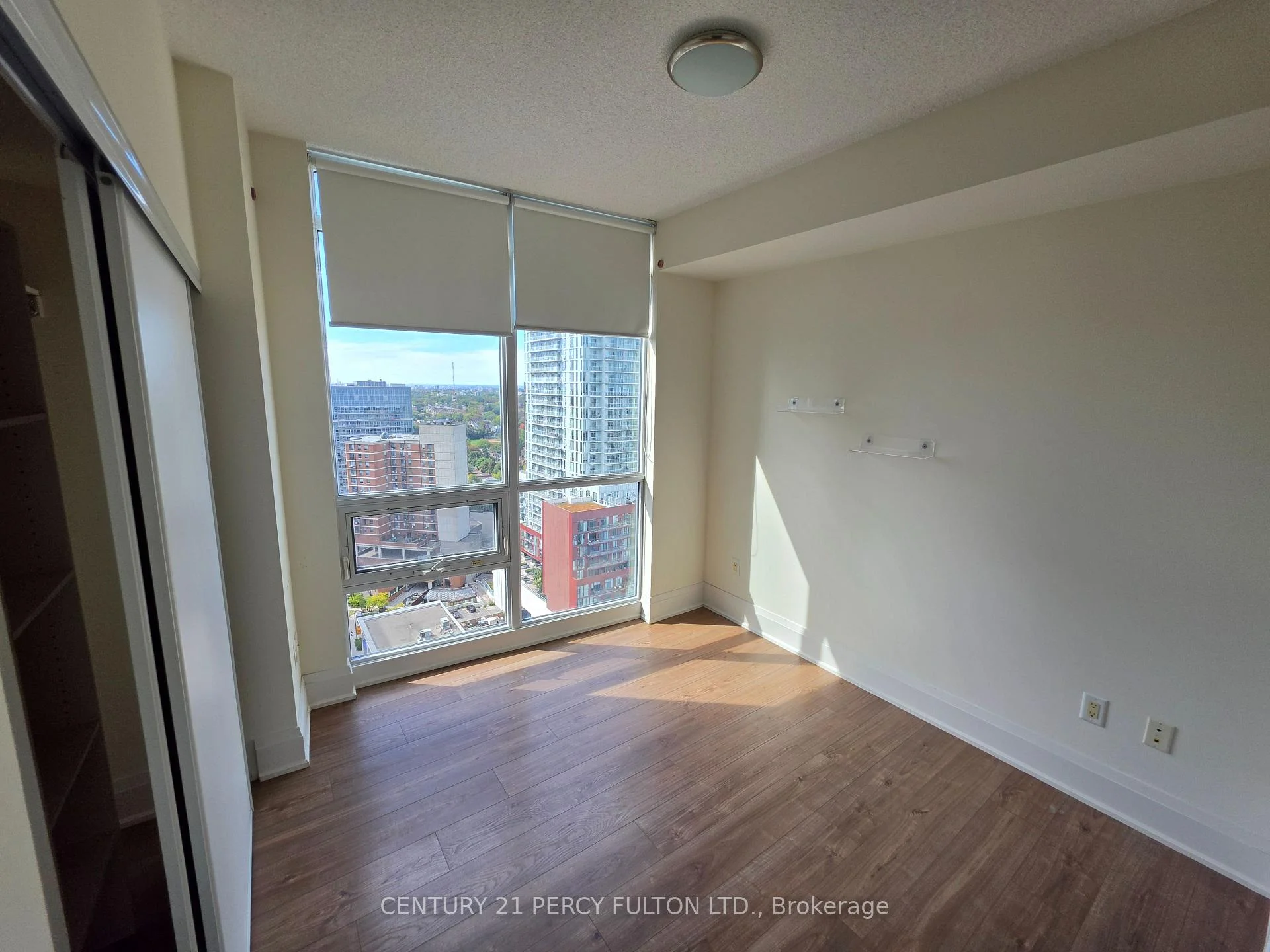 Photo 13 of Unit 2402, 30 Roehampton Avenue, Toronto, Mount Pleasant West — HOMEH