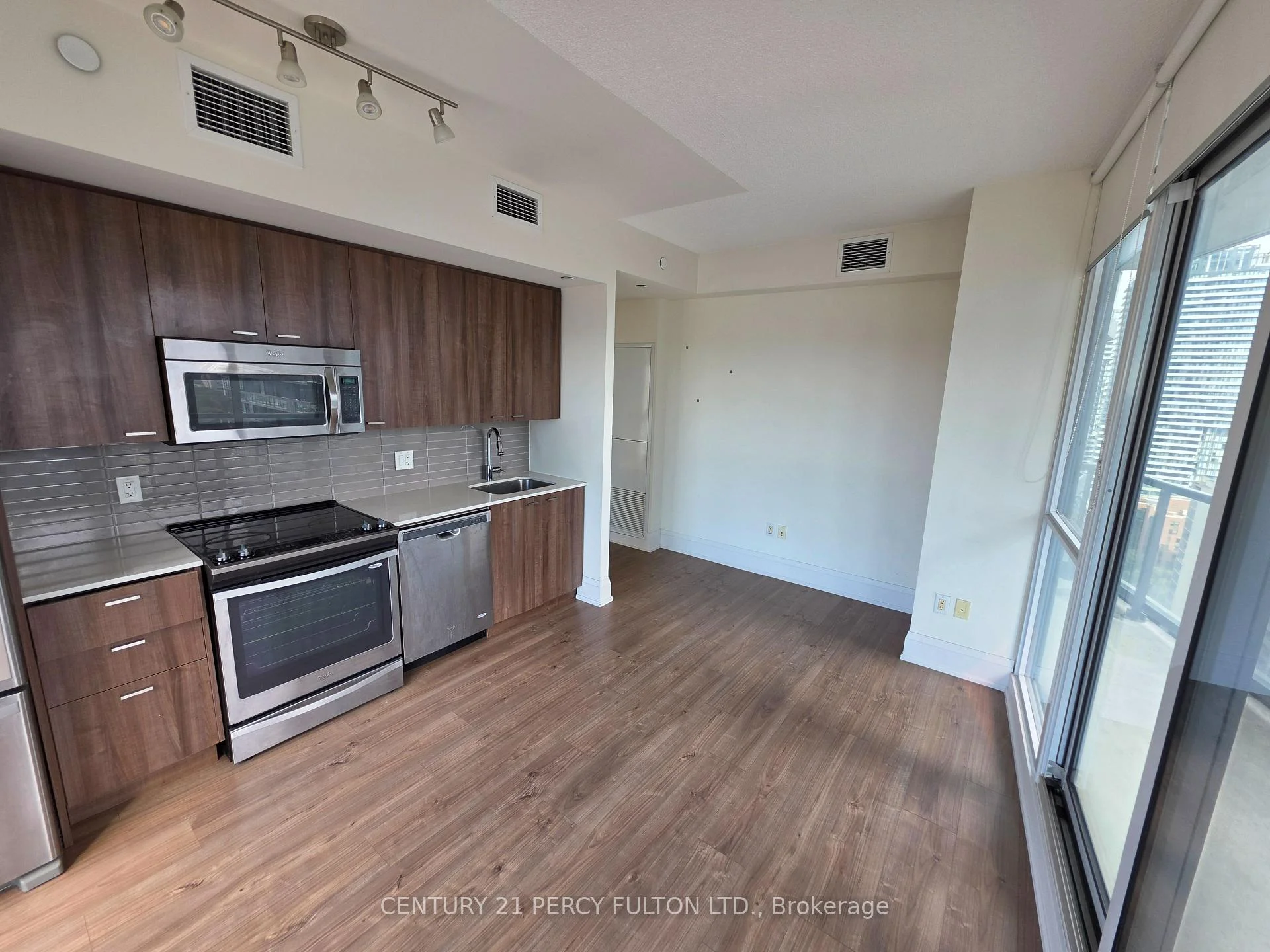 Photo 14 of Unit 2402, 30 Roehampton Avenue, Toronto, Mount Pleasant West — HOMEH