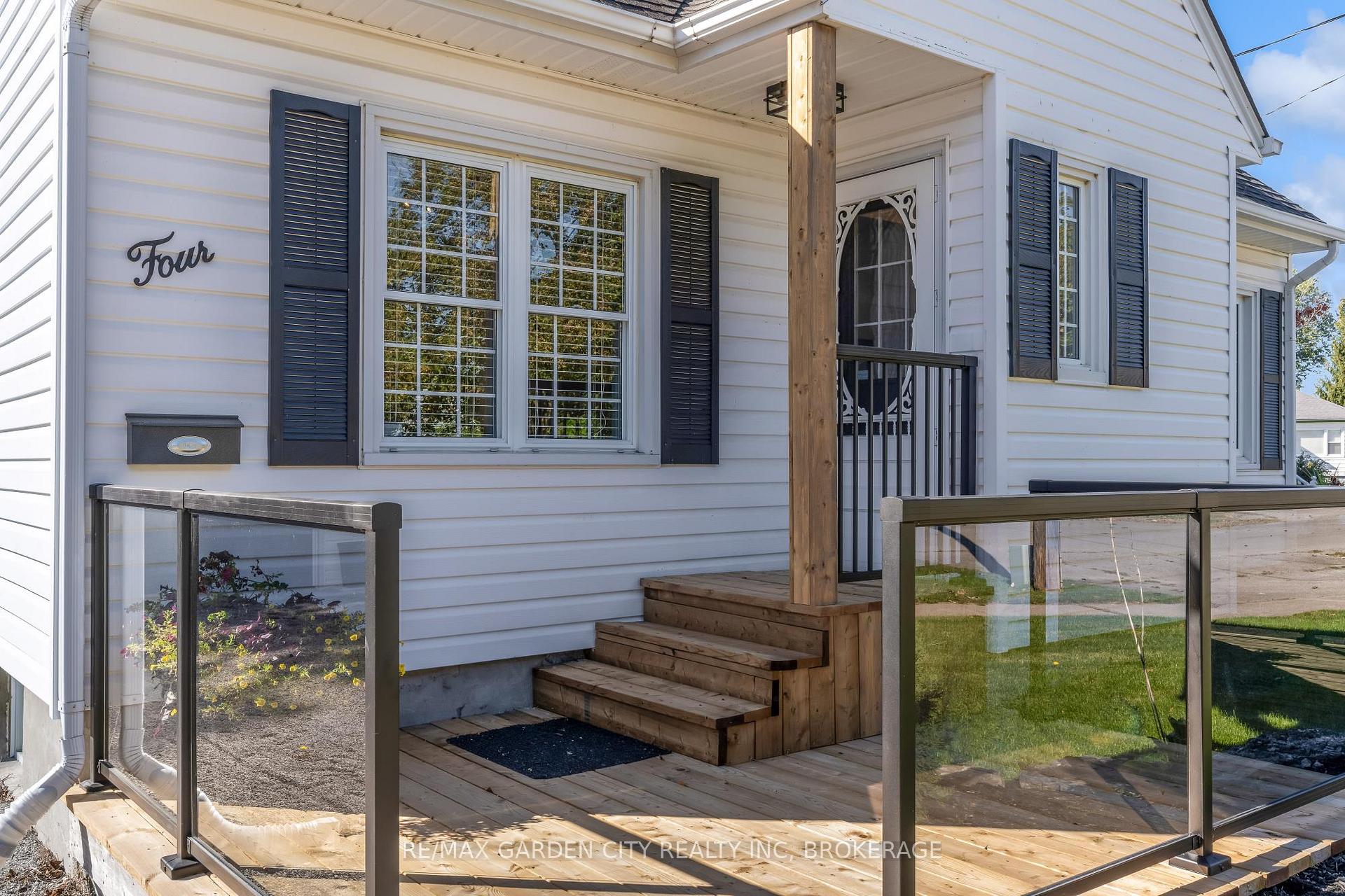 Photo 2 of 4 Manor Road, St. Catharines, Vine/Linwell — HOMEH