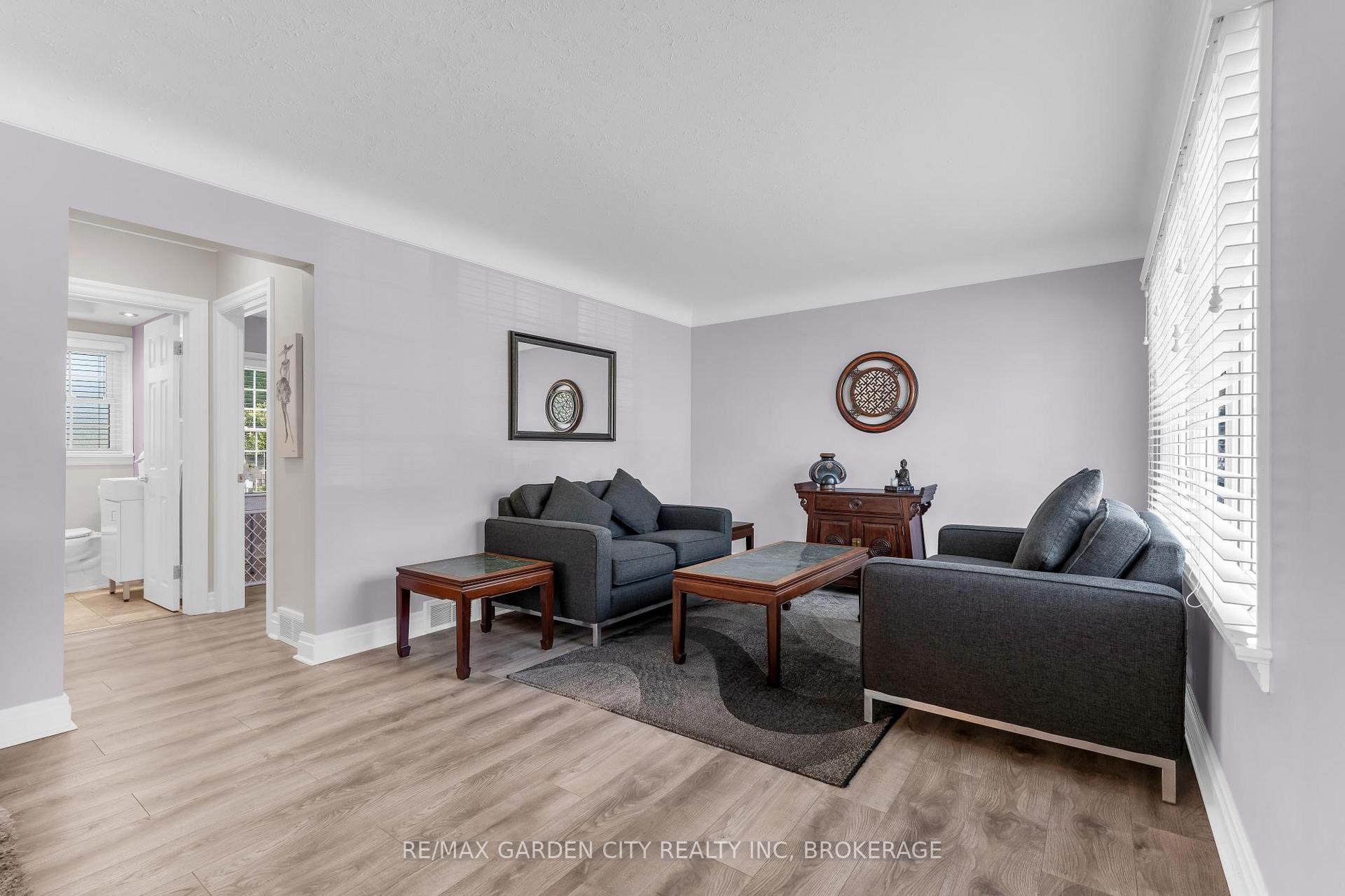 Photo 3 of 4 Manor Road, St. Catharines, Vine/Linwell — HOMEH
