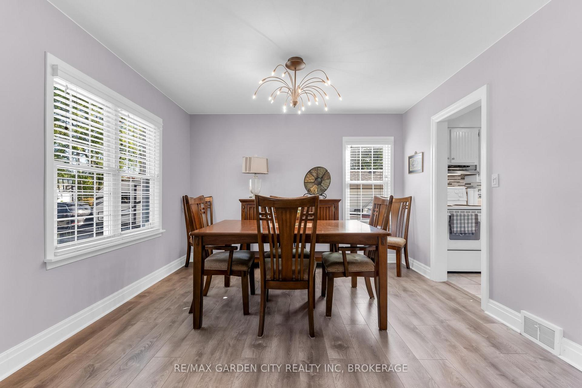 Photo 7 of 4 Manor Road, St. Catharines, Vine/Linwell — HOMEH