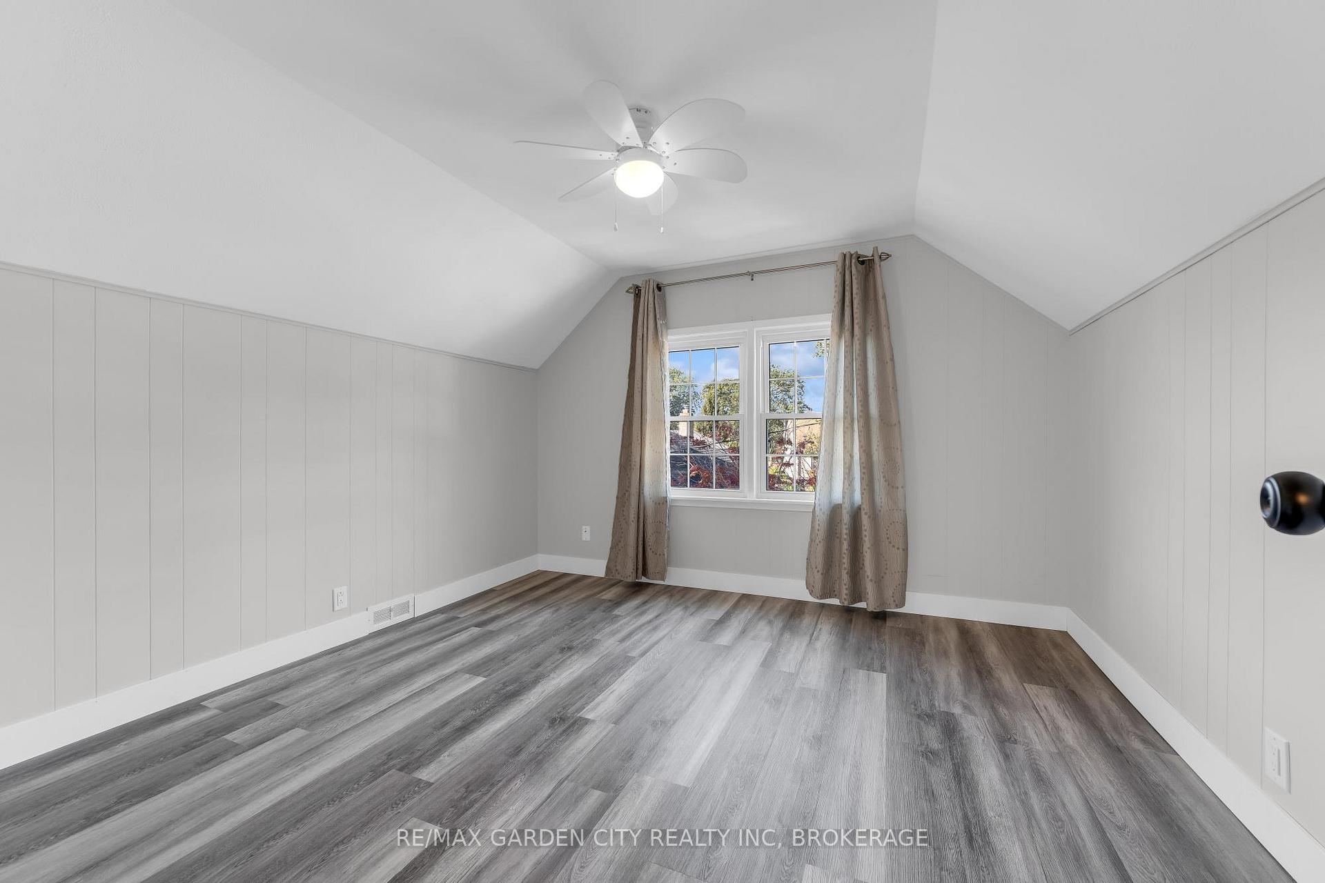 Photo 13 of 4 Manor Road, St. Catharines, Vine/Linwell — HOMEH
