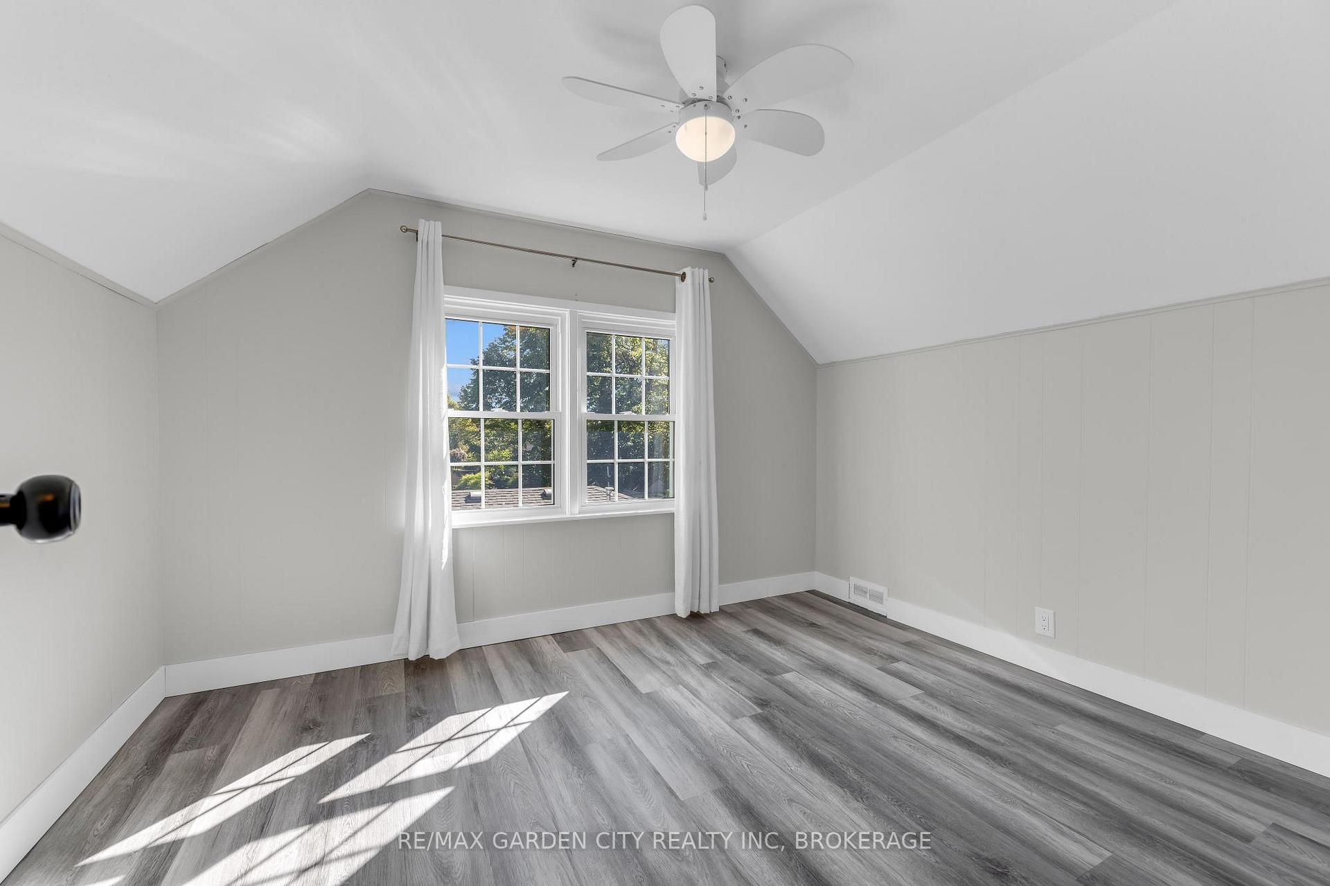 Photo 11 of 4 Manor Road, St. Catharines, Vine/Linwell — HOMEH