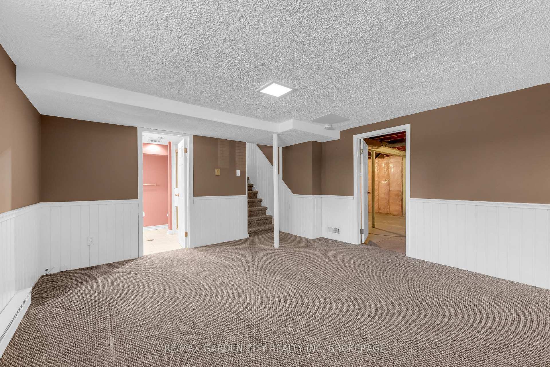 Photo 17 of 4 Manor Road, St. Catharines, Vine/Linwell — HOMEH