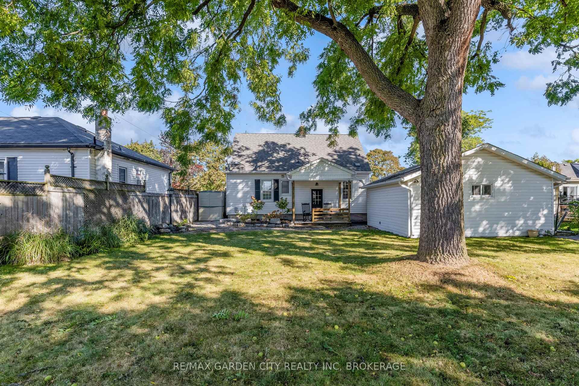 Photo 21 of 4 Manor Road, St. Catharines, Vine/Linwell — HOMEH