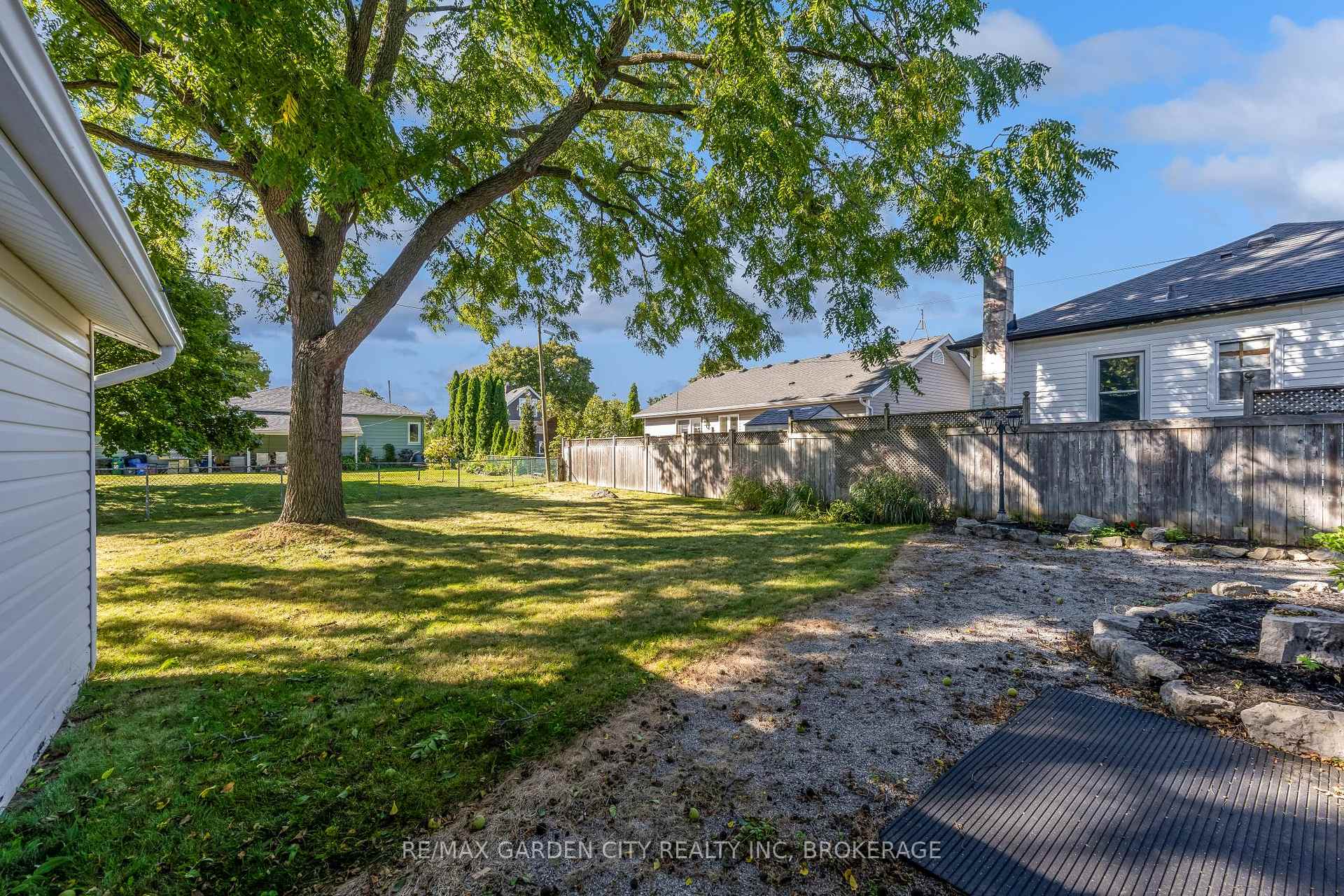 Photo 22 of 4 Manor Road, St. Catharines, Vine/Linwell — HOMEH