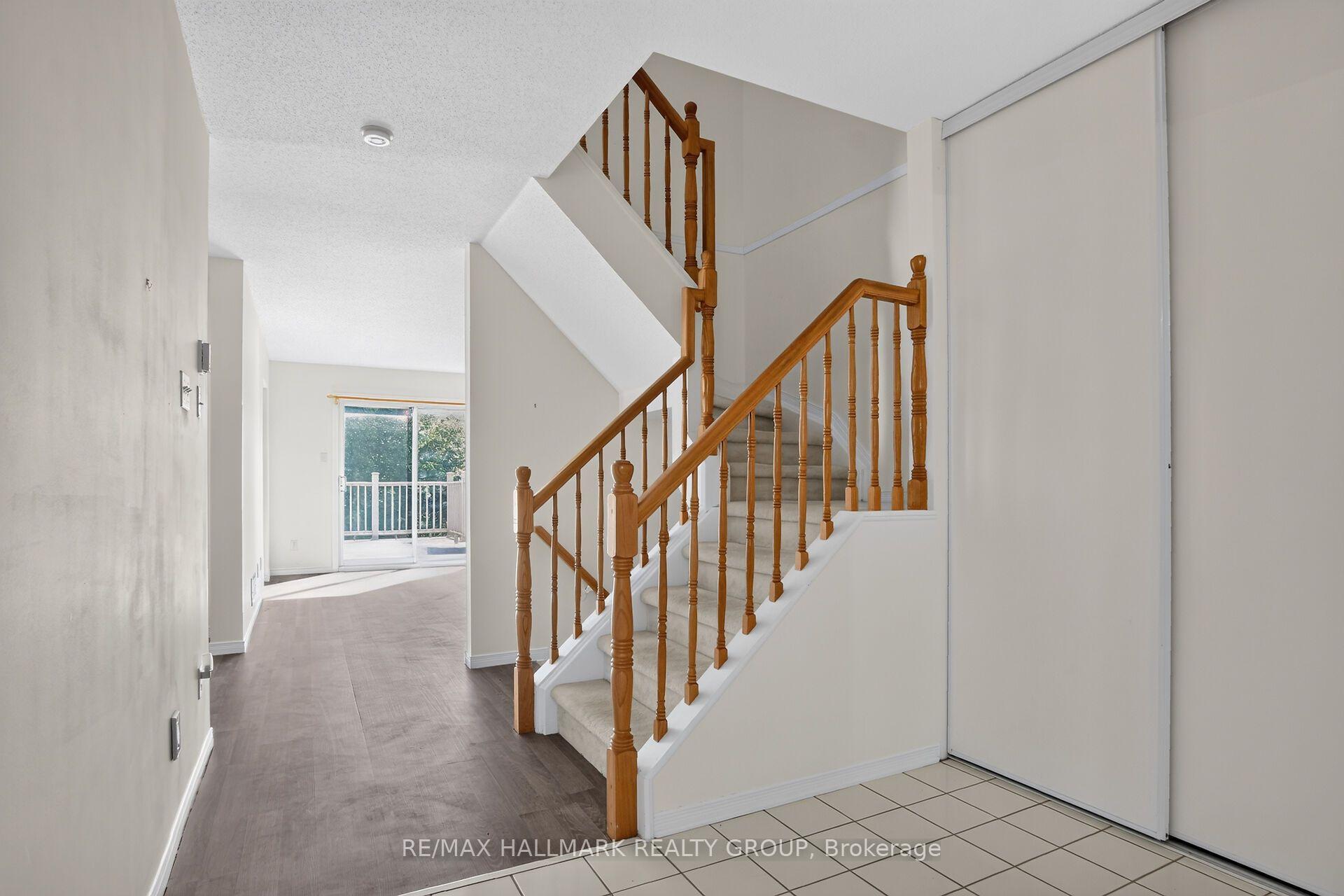 Photo 13 of 93 Banchory Crescent, Ottawa, Kanata - Morgan's Grant/South March — HOMEH
