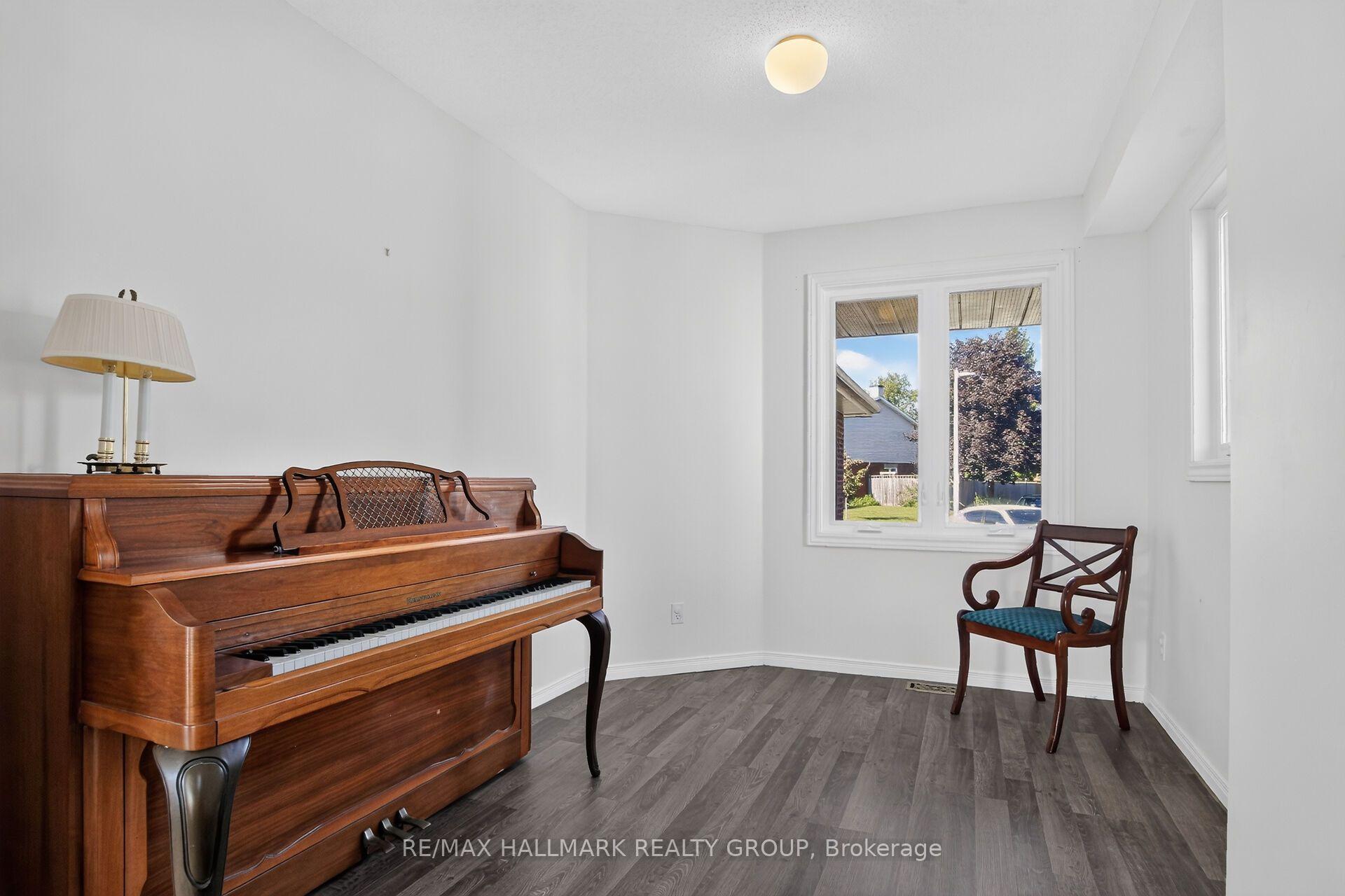 Photo 23 of 93 Banchory Crescent, Ottawa, Kanata - Morgan's Grant/South March — HOMEH