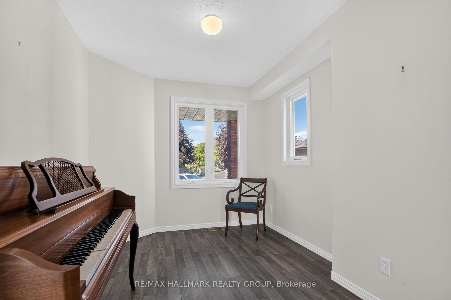 Photo 24 of 93 Banchory Crescent, Ottawa, Kanata - Morgan's Grant/South March — HOMEH