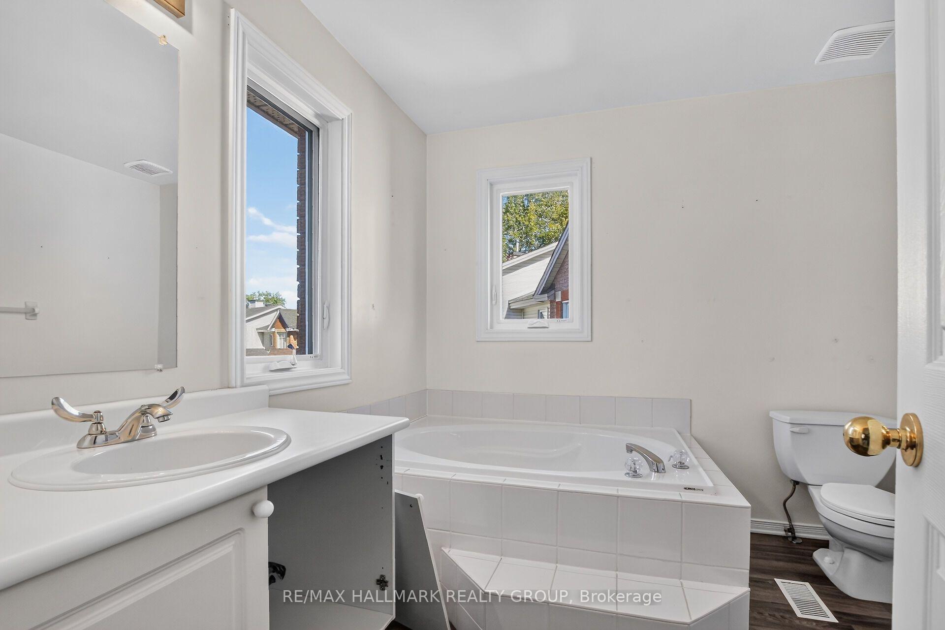 Photo 30 of 93 Banchory Crescent, Ottawa, Kanata - Morgan's Grant/South March — HOMEH