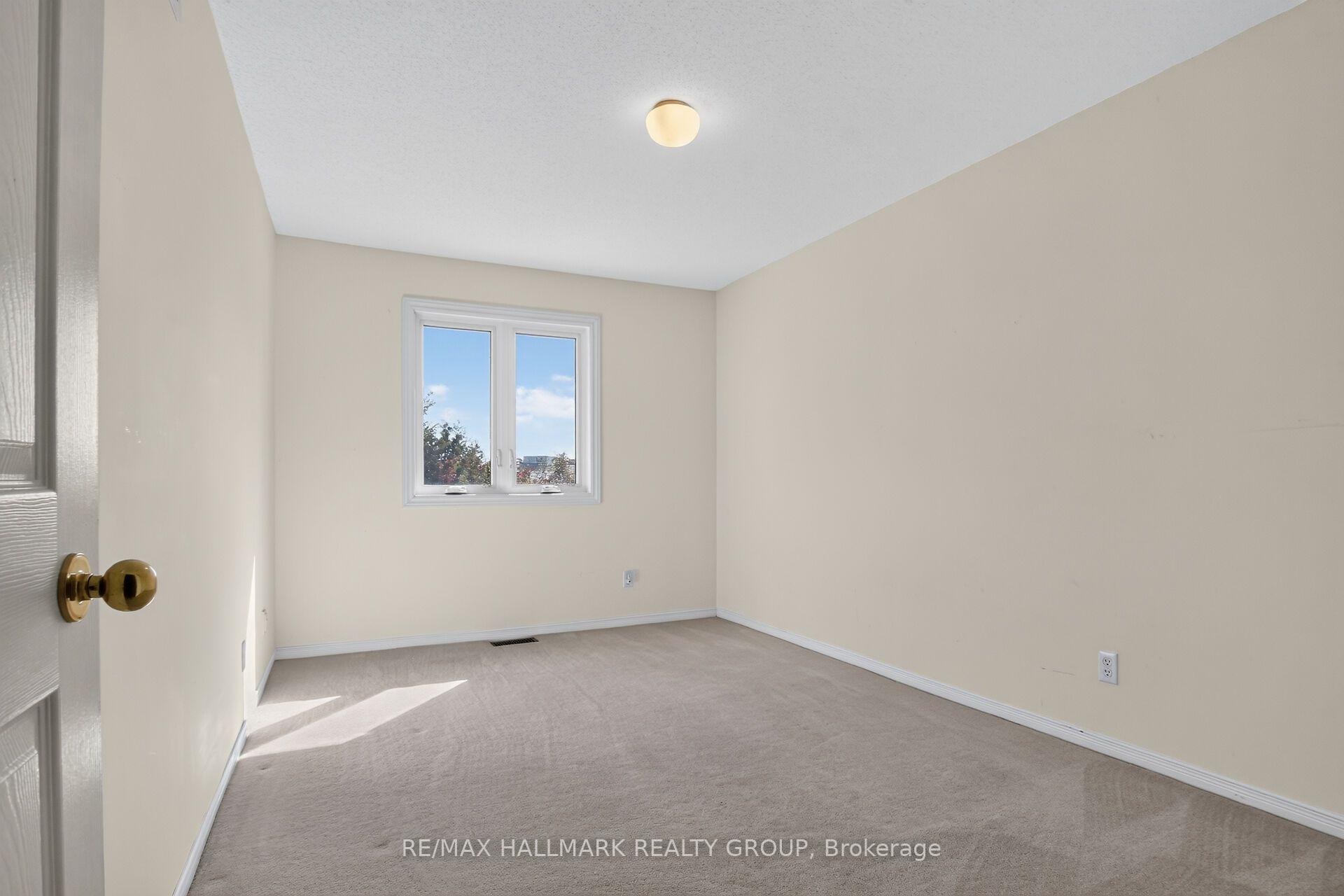Photo 32 of 93 Banchory Crescent, Ottawa, Kanata - Morgan's Grant/South March — HOMEH