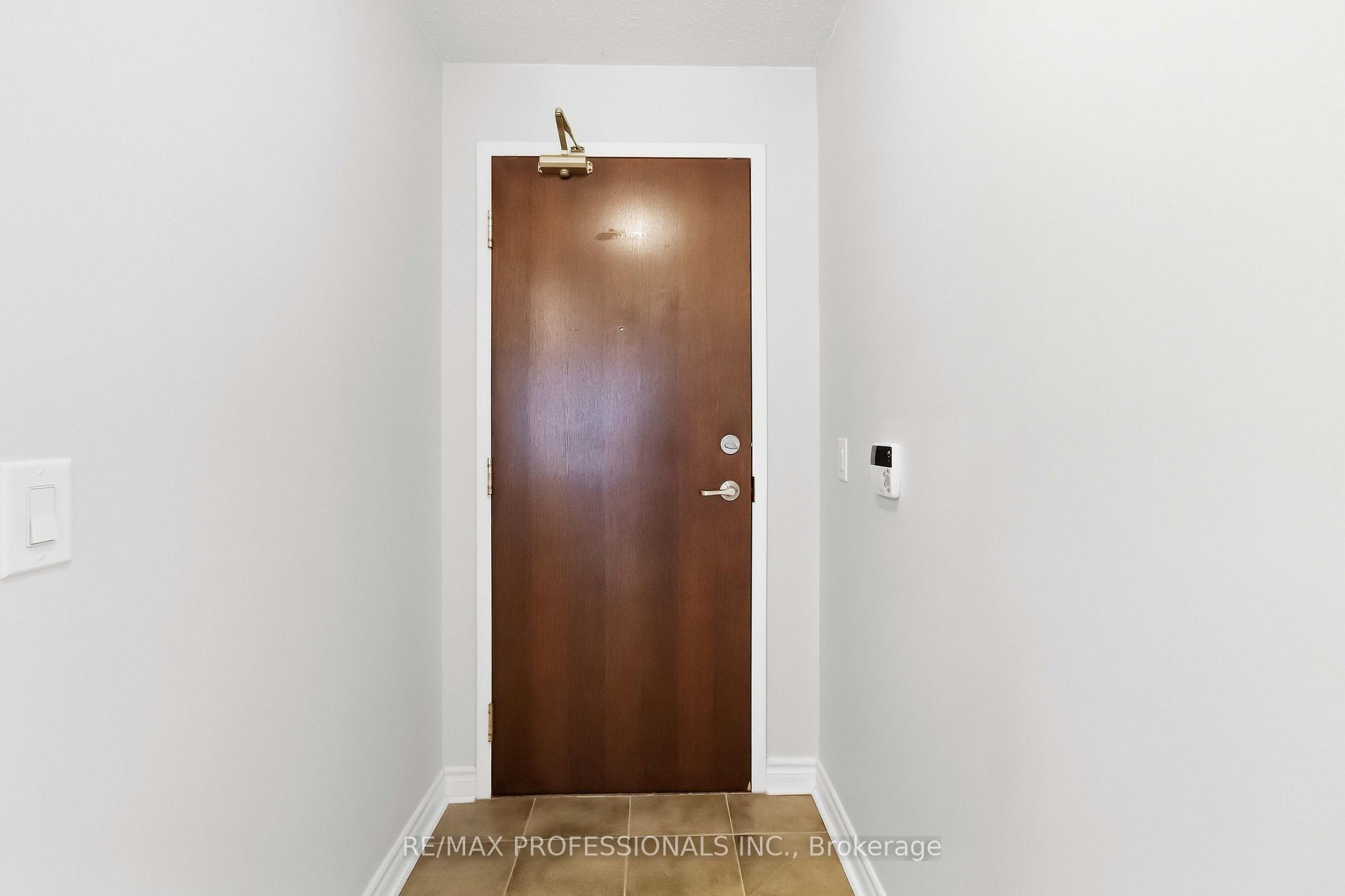 Photo 3 of Unit 701, 5 Michael Power Place, Etobicoke, Islington-City Centre West — HOMEH