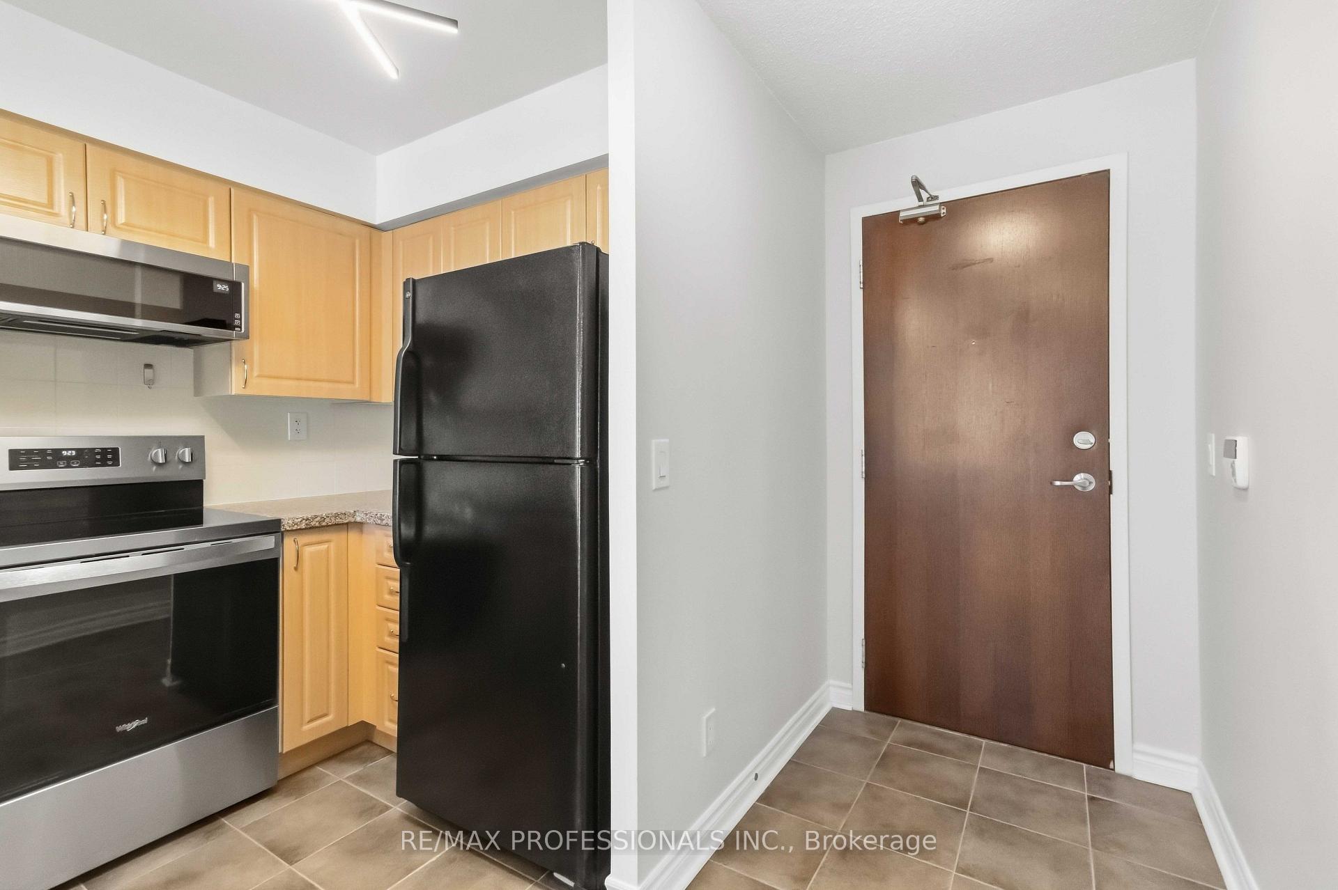Photo 4 of Unit 701, 5 Michael Power Place, Etobicoke, Islington-City Centre West — HOMEH