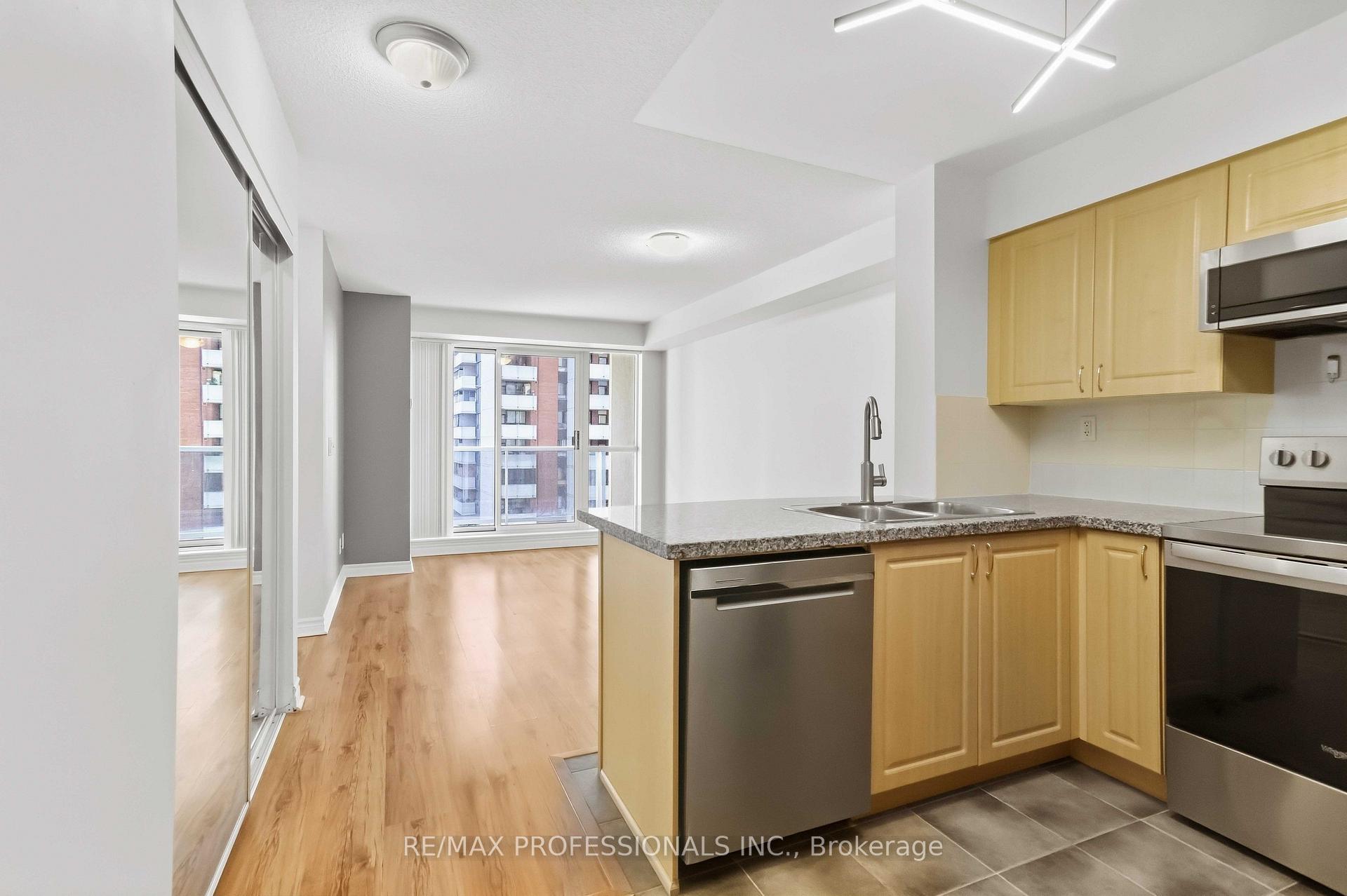 Photo 10 of Unit 701, 5 Michael Power Place, Etobicoke, Islington-City Centre West — HOMEH