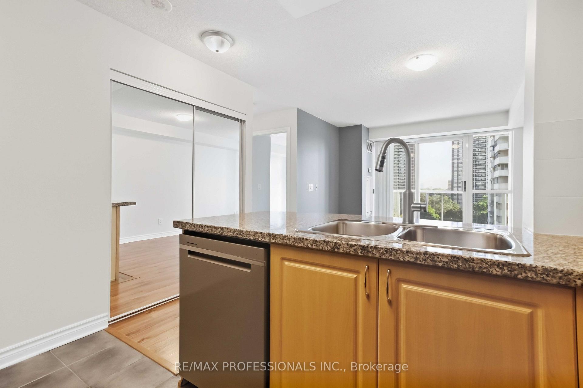 Photo 14 of Unit 701, 5 Michael Power Place, Etobicoke, Islington-City Centre West — HOMEH
