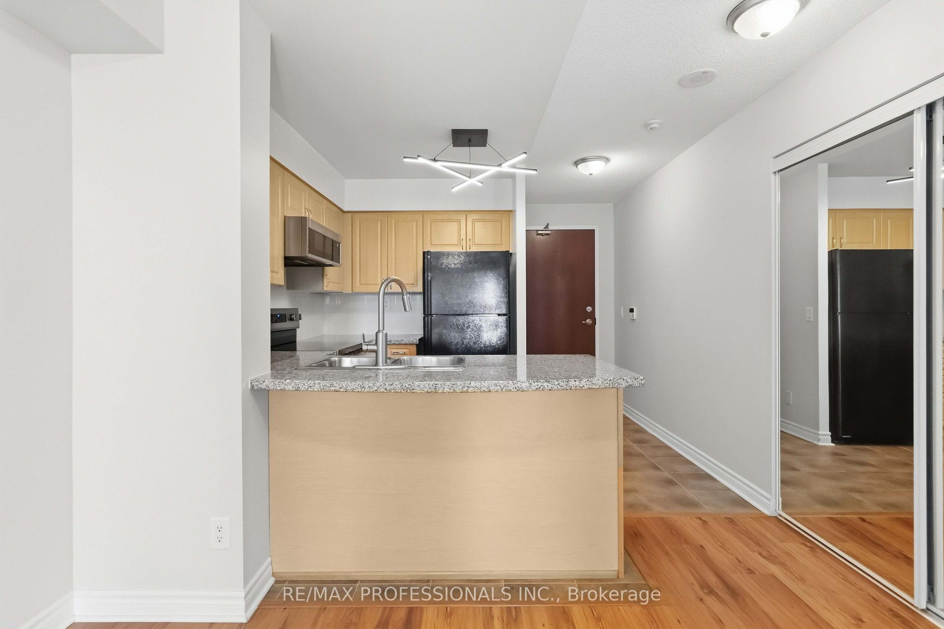 Photo 15 of Unit 701, 5 Michael Power Place, Etobicoke, Islington-City Centre West — HOMEH
