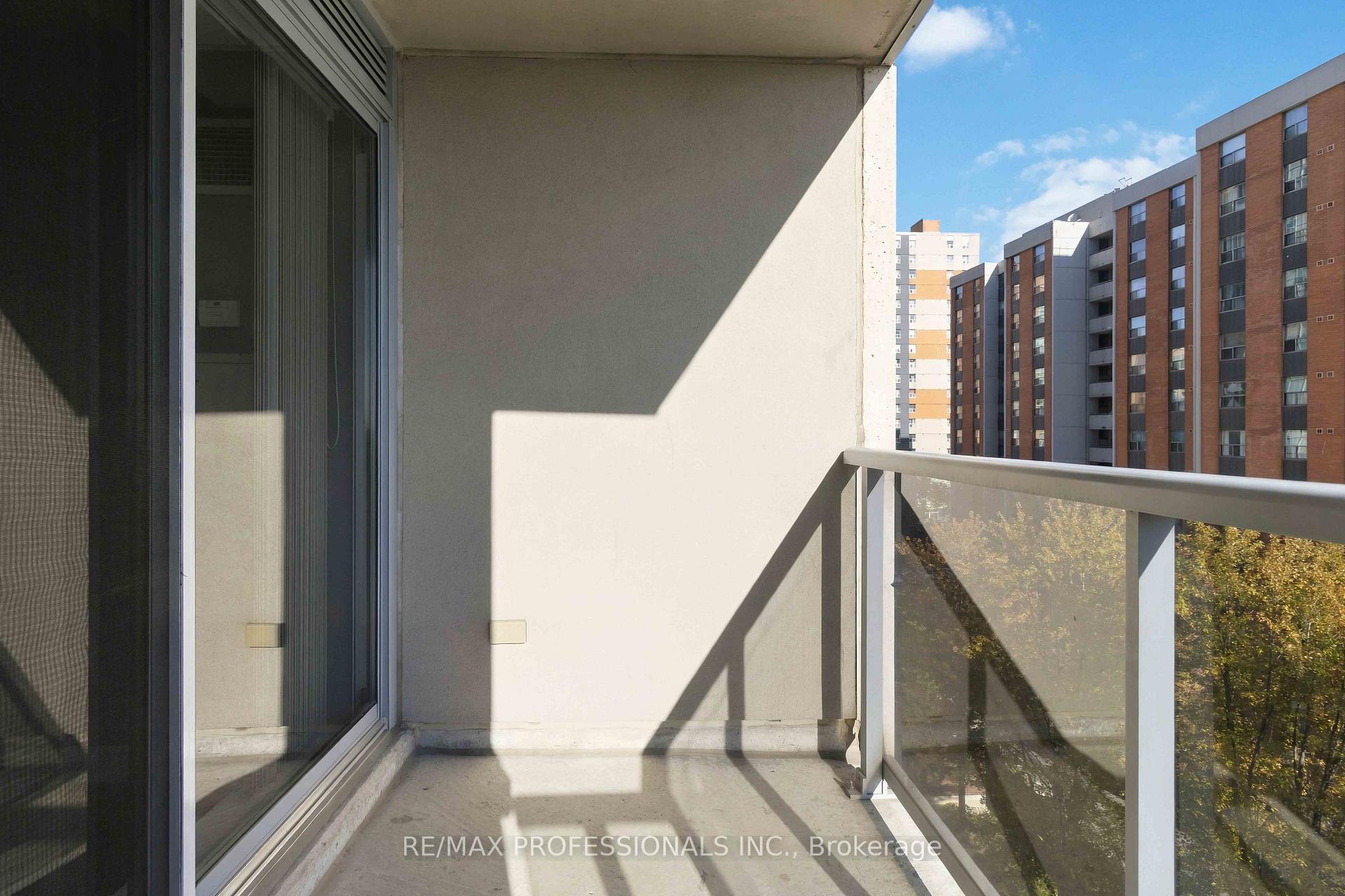 Photo 24 of Unit 701, 5 Michael Power Place, Etobicoke, Islington-City Centre West — HOMEH