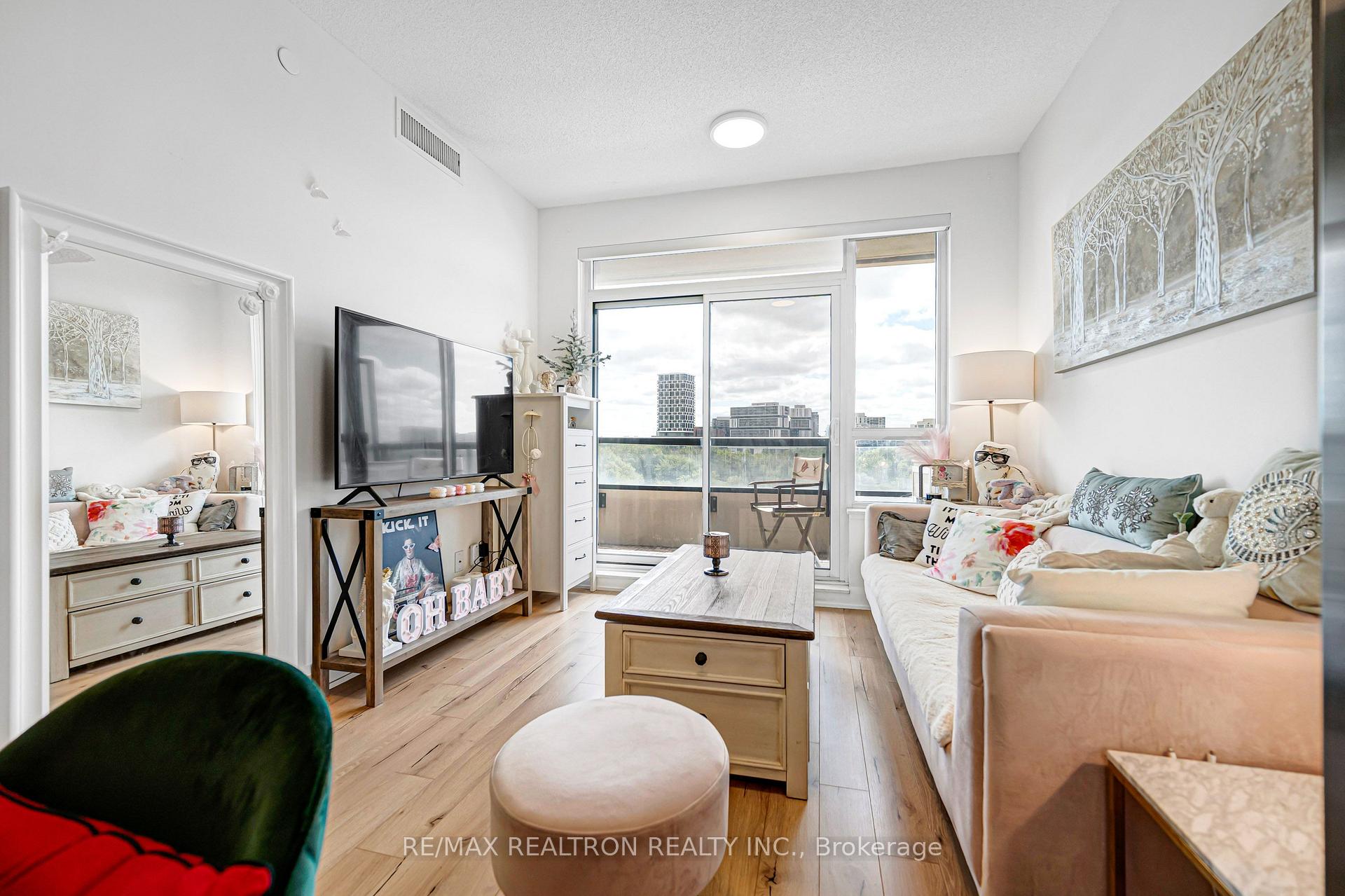 Photo 3 of Unit 715, 15 Water Walk Drive, Markham, Unionville — HOMEH