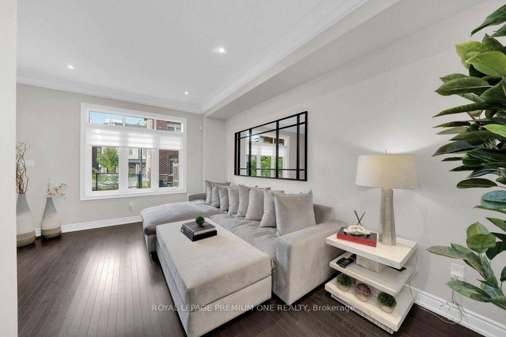 Photo 4 of 86 Glazebrook Drive, Vaughan, East Woodbridge — HOMEH
