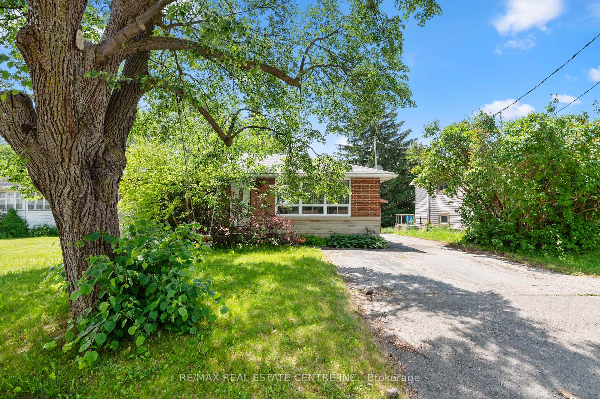 Photo 4 of 62 Elizabeth Street, Orangeville — HOMEH