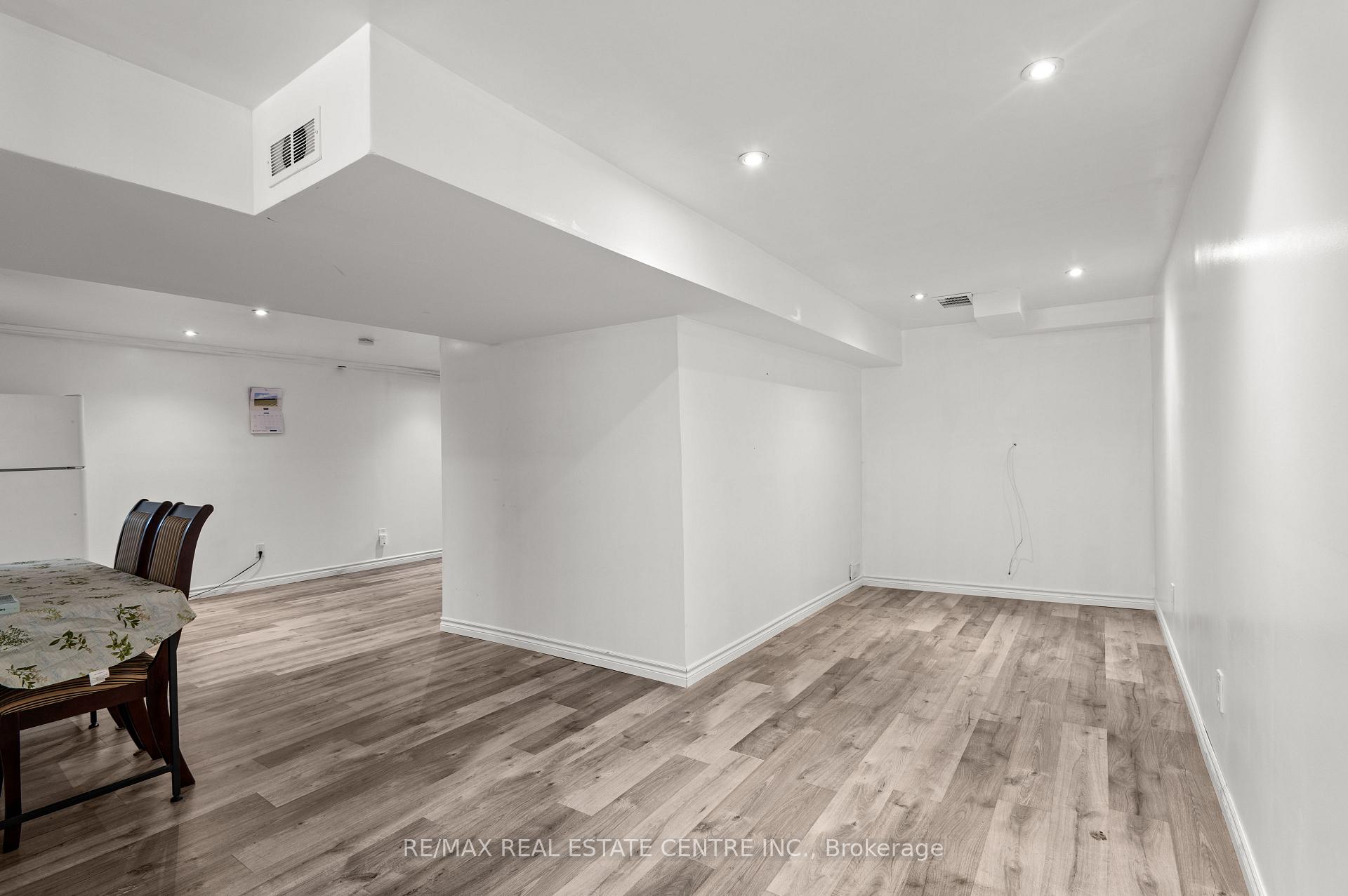 Photo 37 of 62 Elizabeth Street, Orangeville — HOMEH
