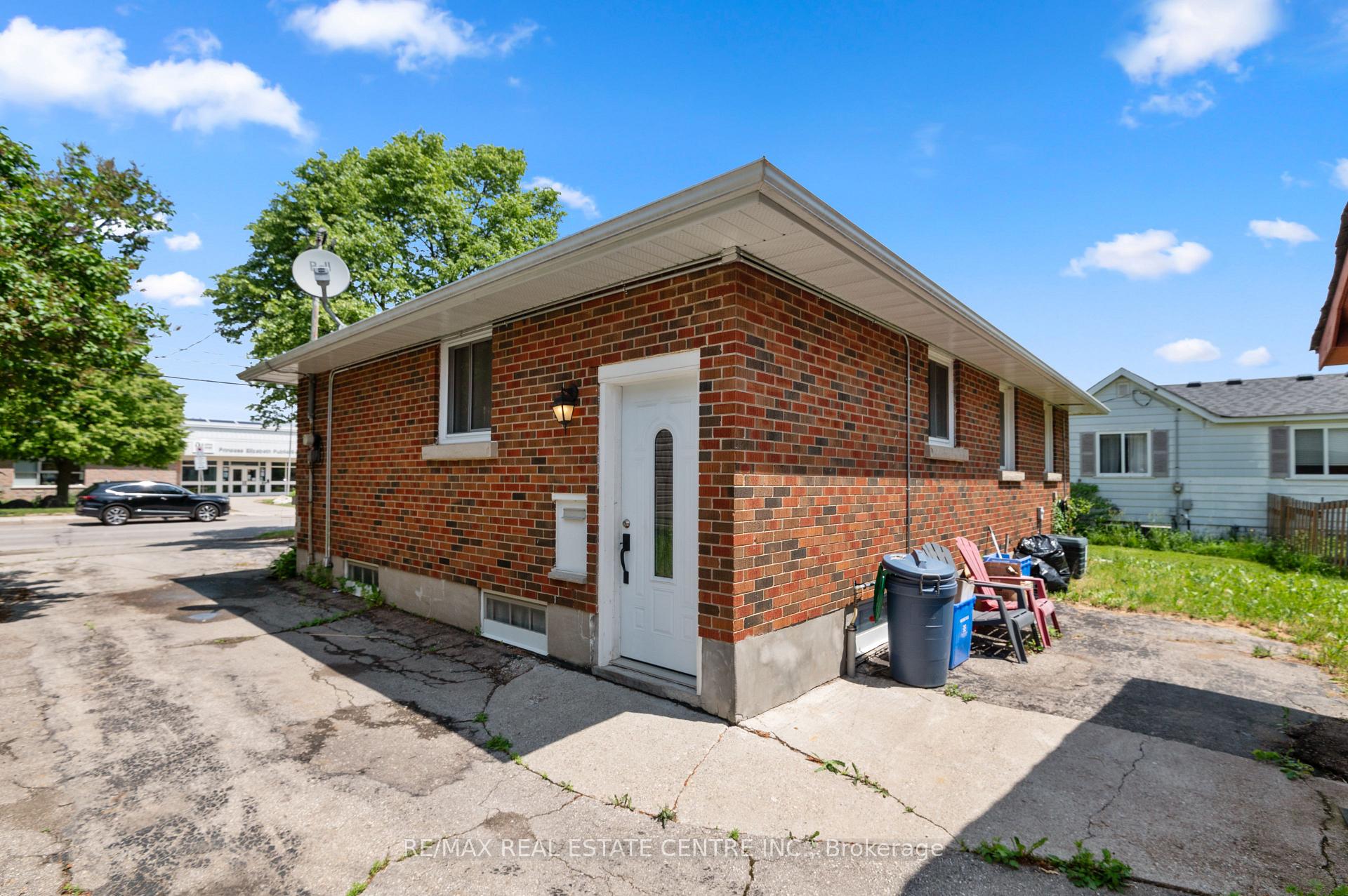 Photo 41 of 62 Elizabeth Street, Orangeville — HOMEH