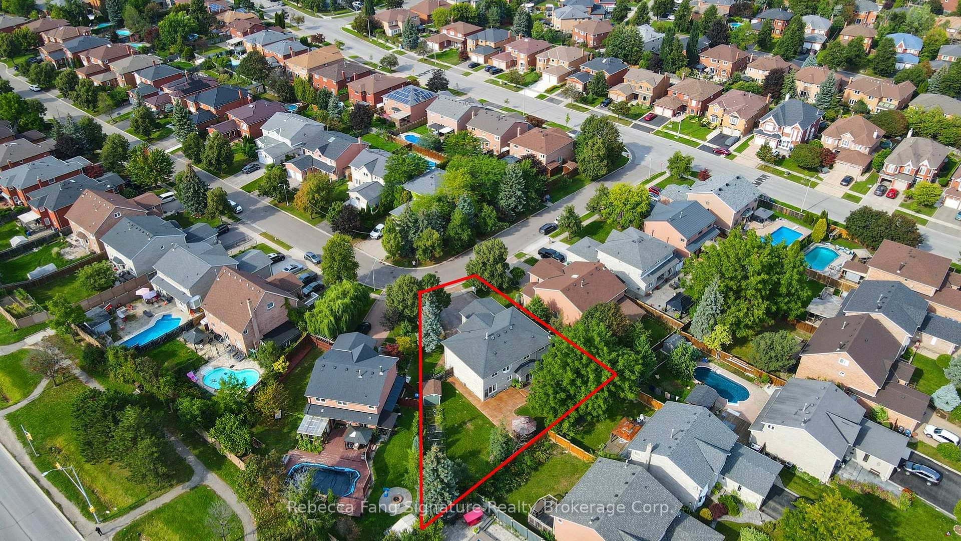 Photo 3 of 10 Settler Court, Brampton, Heart Lake West — HOMEH