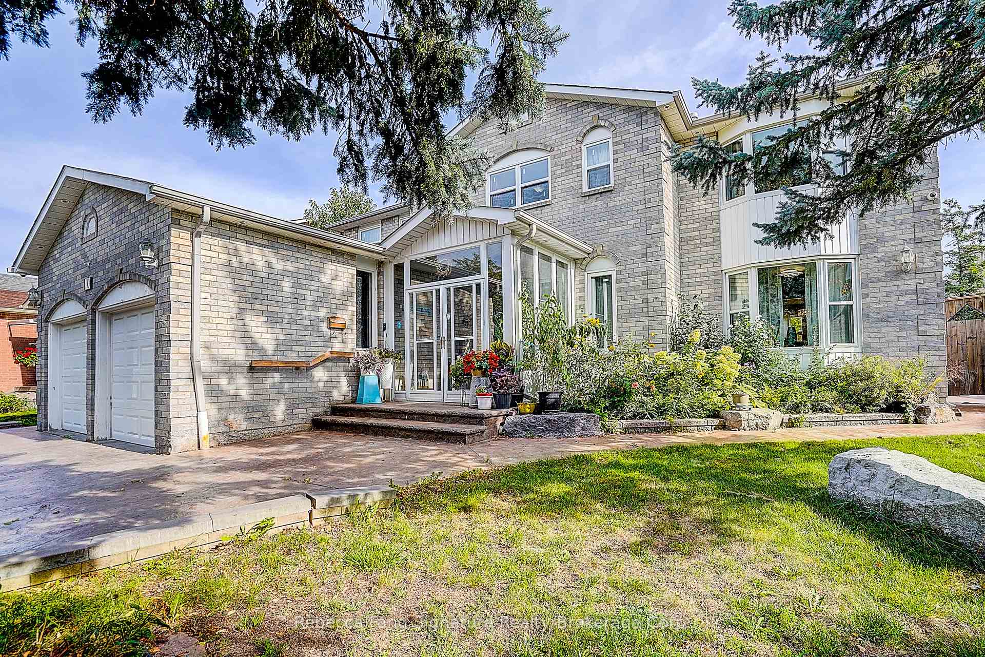 Photo 5 of 10 Settler Court, Brampton, Heart Lake West — HOMEH