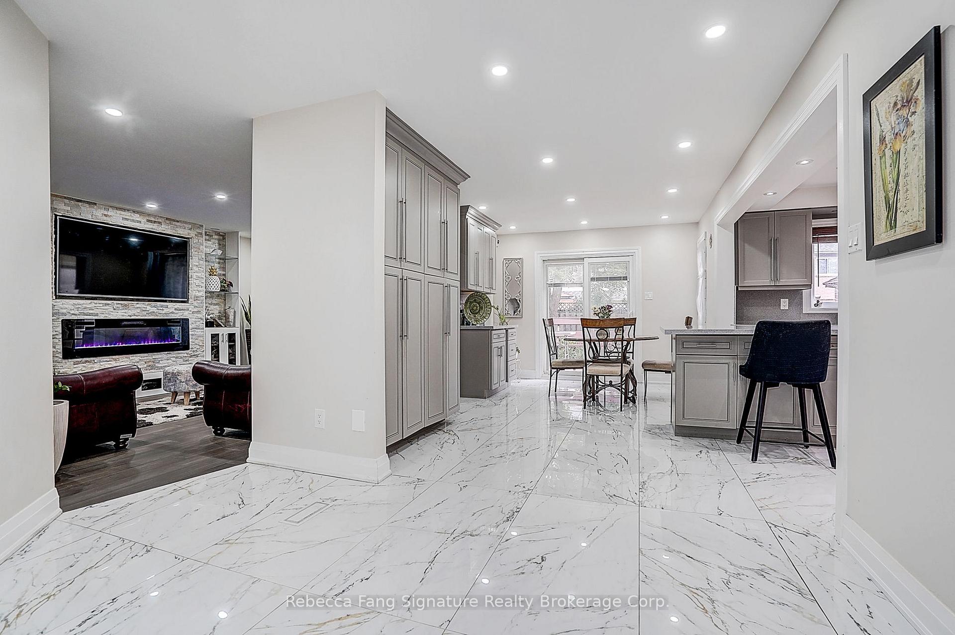 Photo 13 of 10 Settler Court, Brampton, Heart Lake West — HOMEH