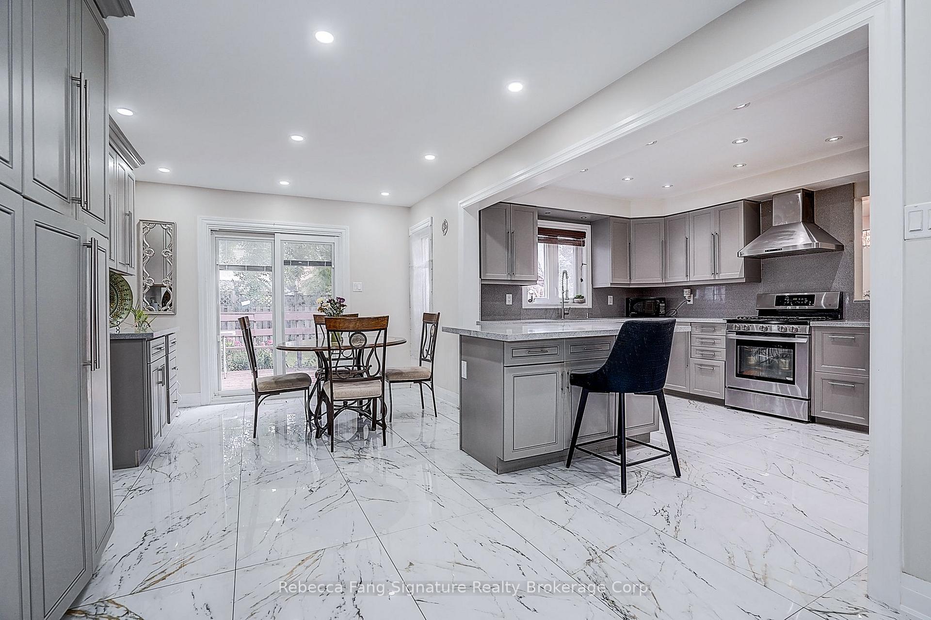 Photo 14 of 10 Settler Court, Brampton, Heart Lake West — HOMEH