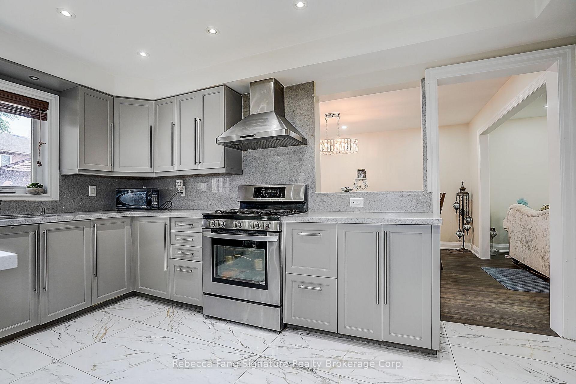 Photo 16 of 10 Settler Court, Brampton, Heart Lake West — HOMEH