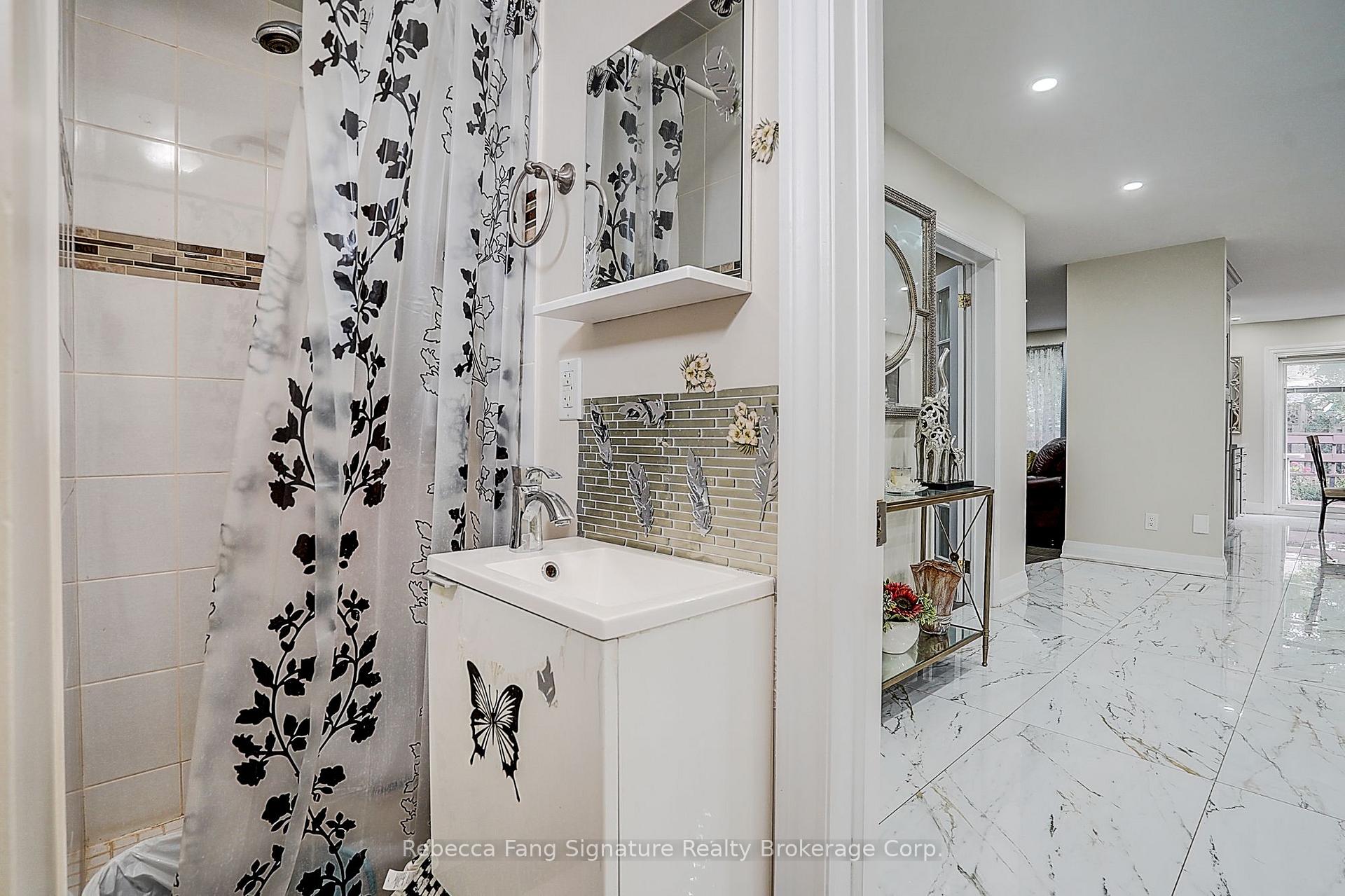 Photo 19 of 10 Settler Court, Brampton, Heart Lake West — HOMEH